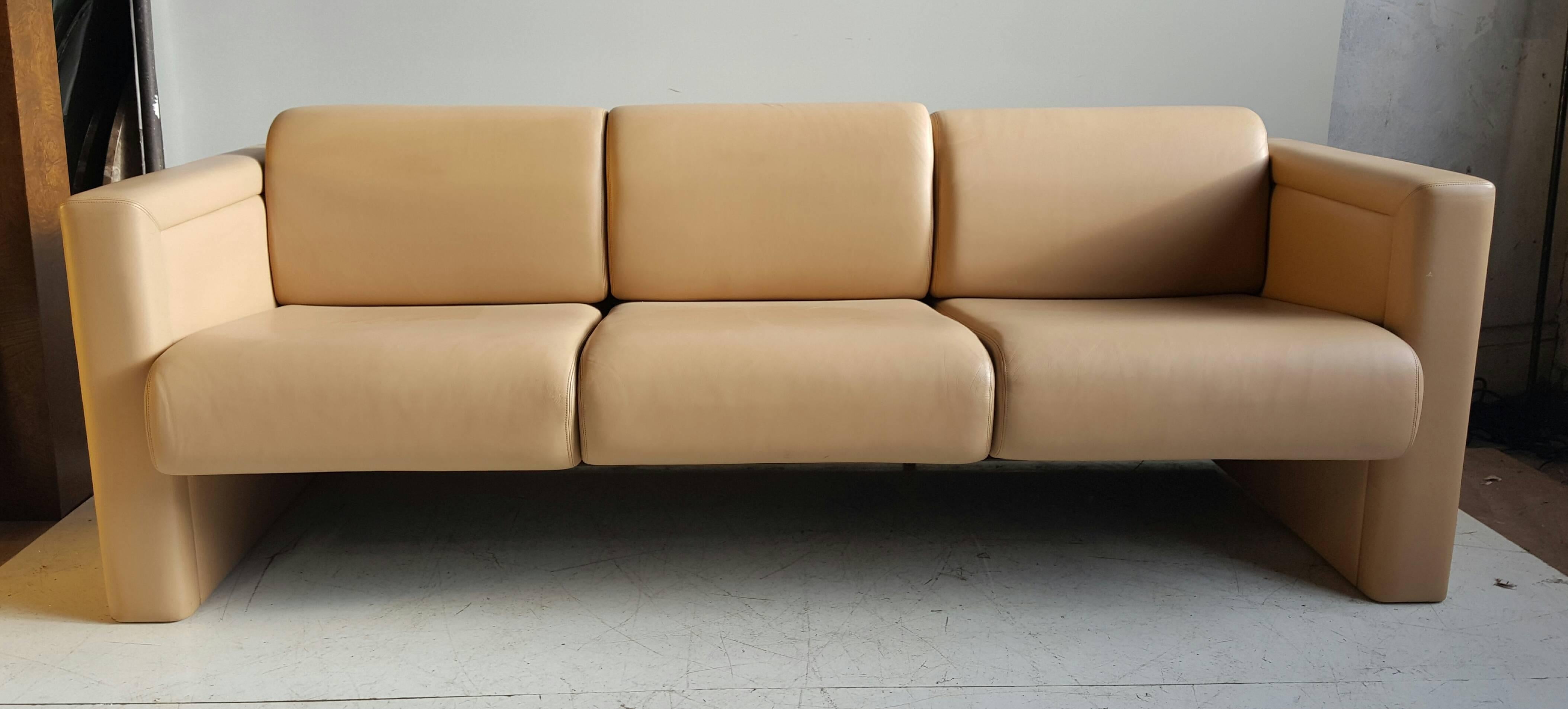 Modernist Italian leather sofa designed by Knoll. Amazing butterscotch spinneybeck leather.