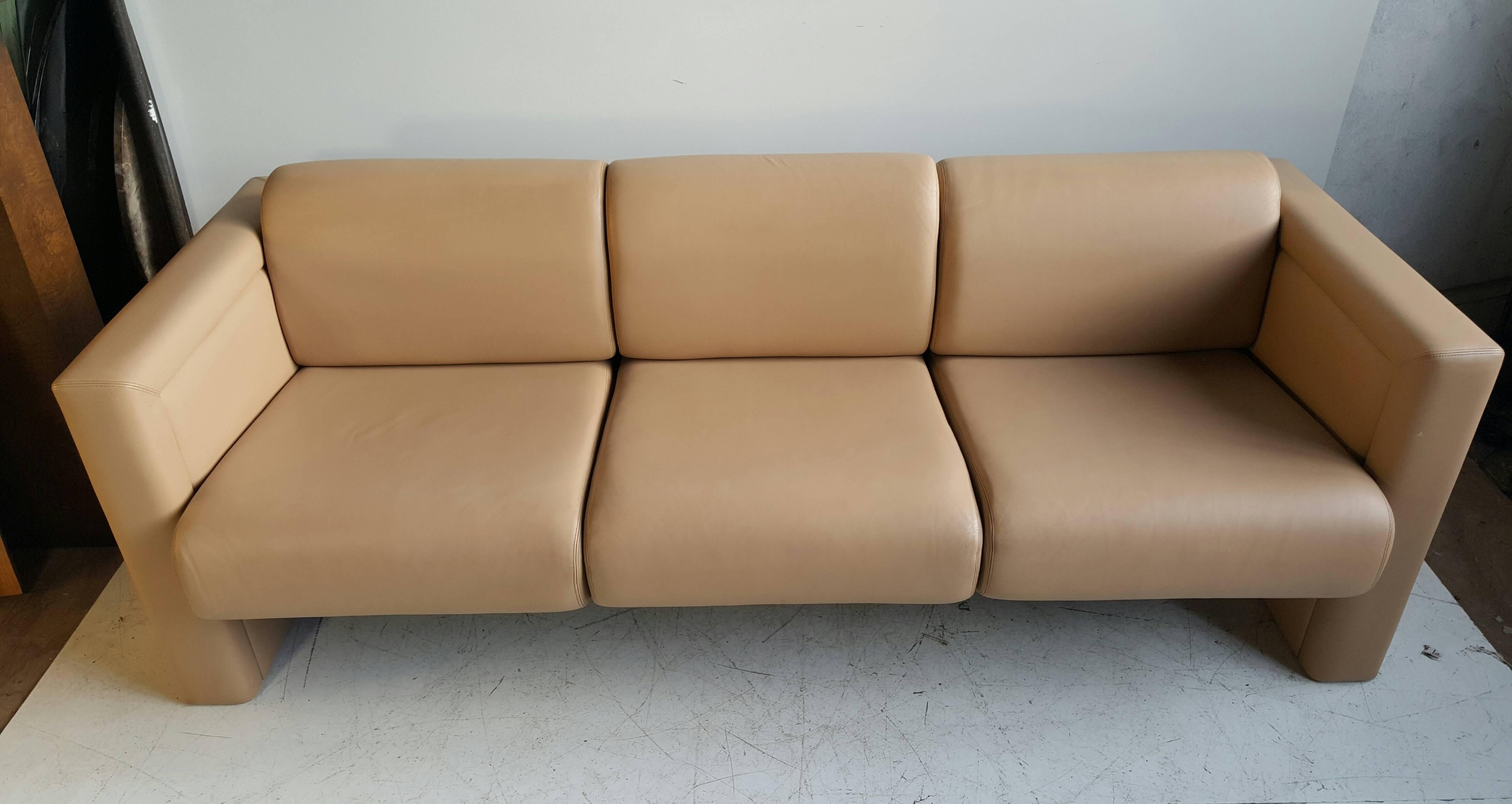 Mid-Century Modern Modernist Italian Leather Sofa by Knoll