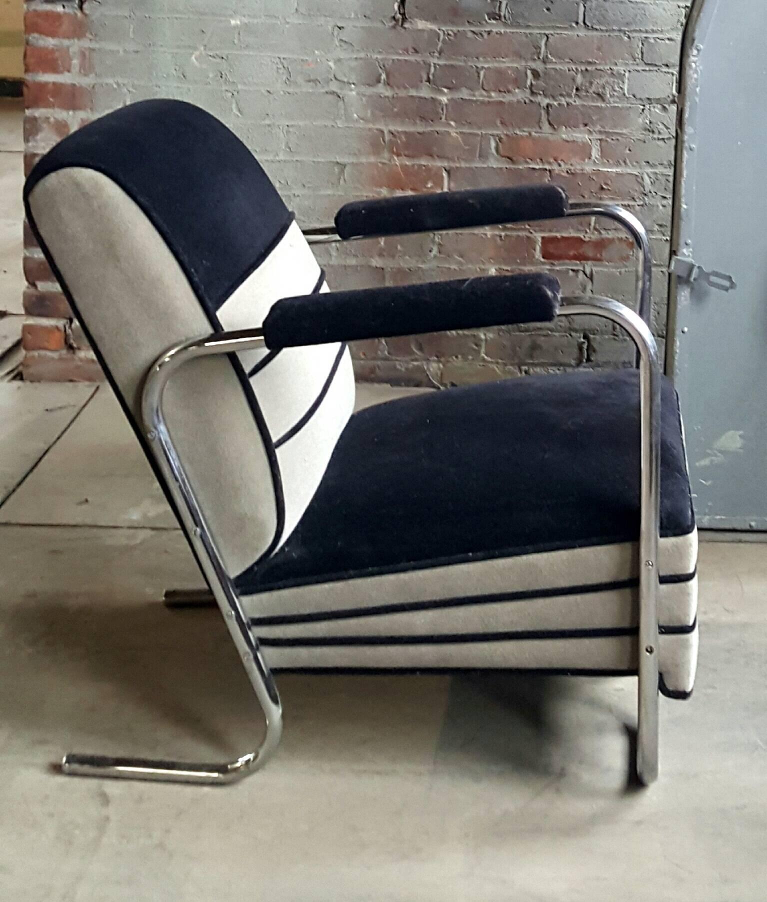 American  Machine Age, Art Deco Two-Tone Mohair and Chrome Lounge Chair For Sale