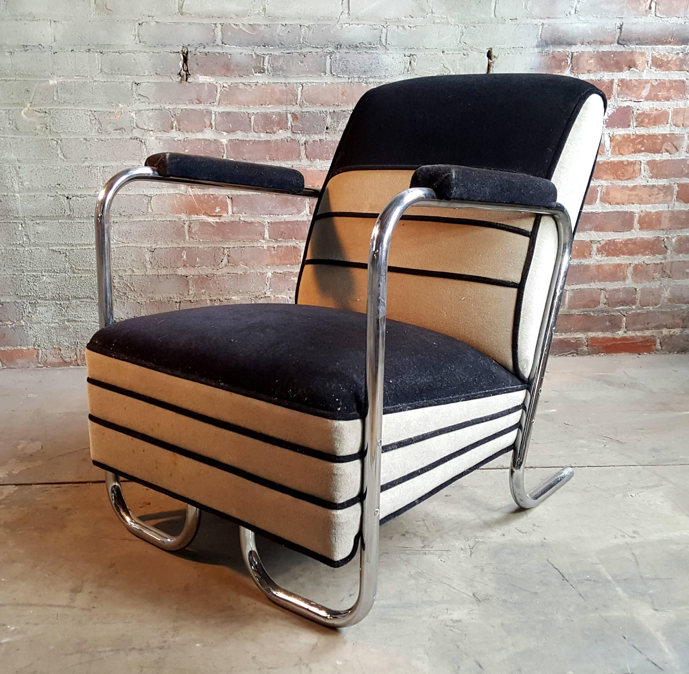  Machine Age, Art Deco Two-Tone Mohair and Chrome Lounge Chair In Good Condition For Sale In Buffalo, NY
