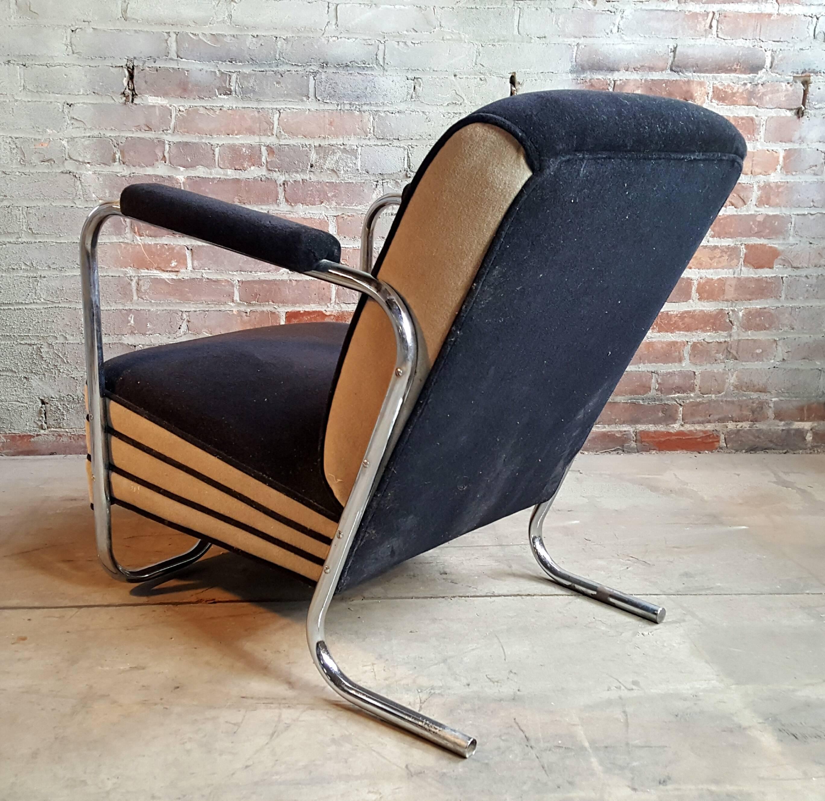  Maschinenzeitalter, Art Deco Zweifarbiger Sessel aus Mohair und Chrom im Zustand „Gut“ im Angebot in Buffalo, NY
