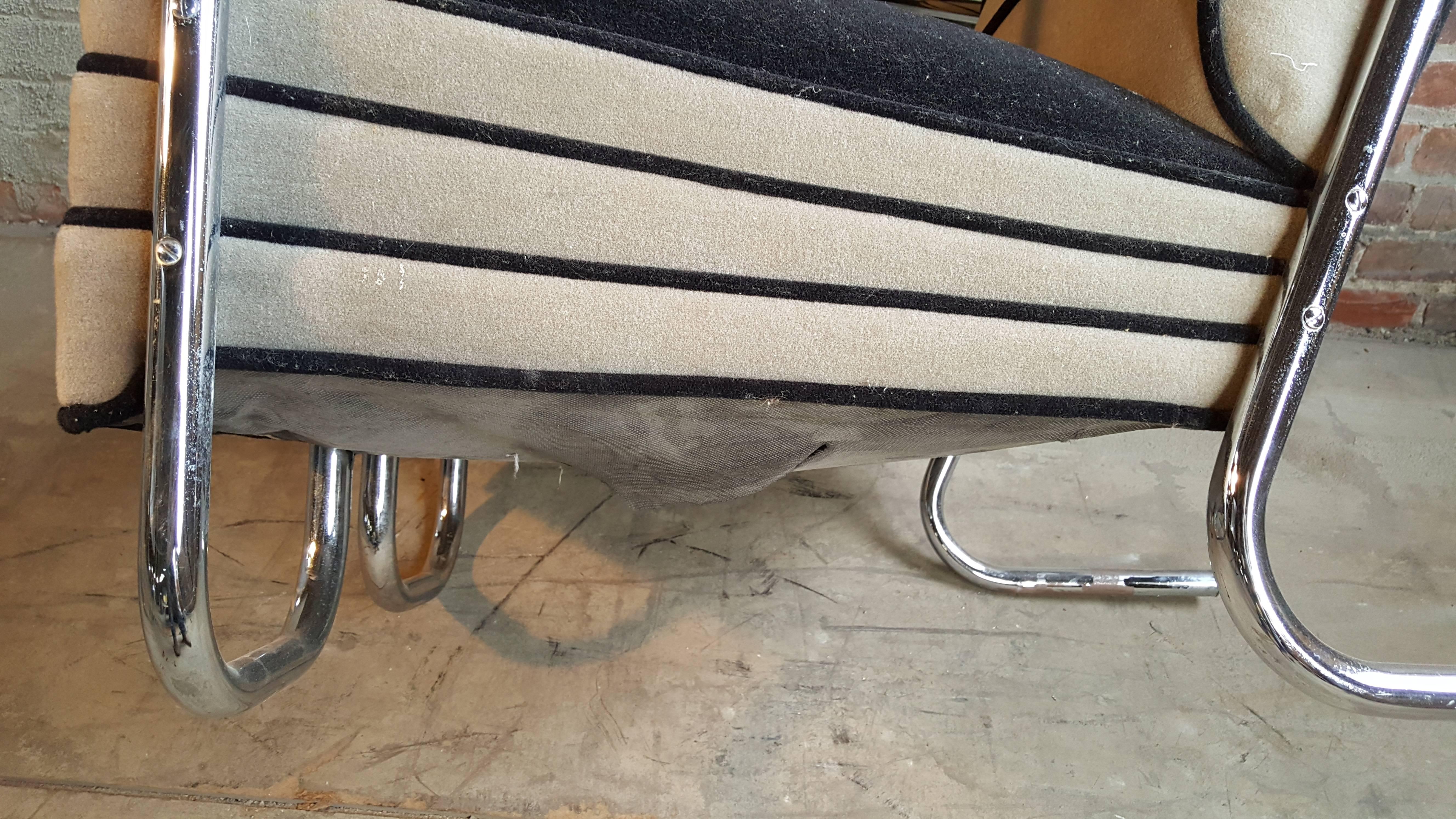  Maschinenzeitalter, Art Deco Zweifarbiger Sessel aus Mohair und Chrom (Mohairwolle) im Angebot