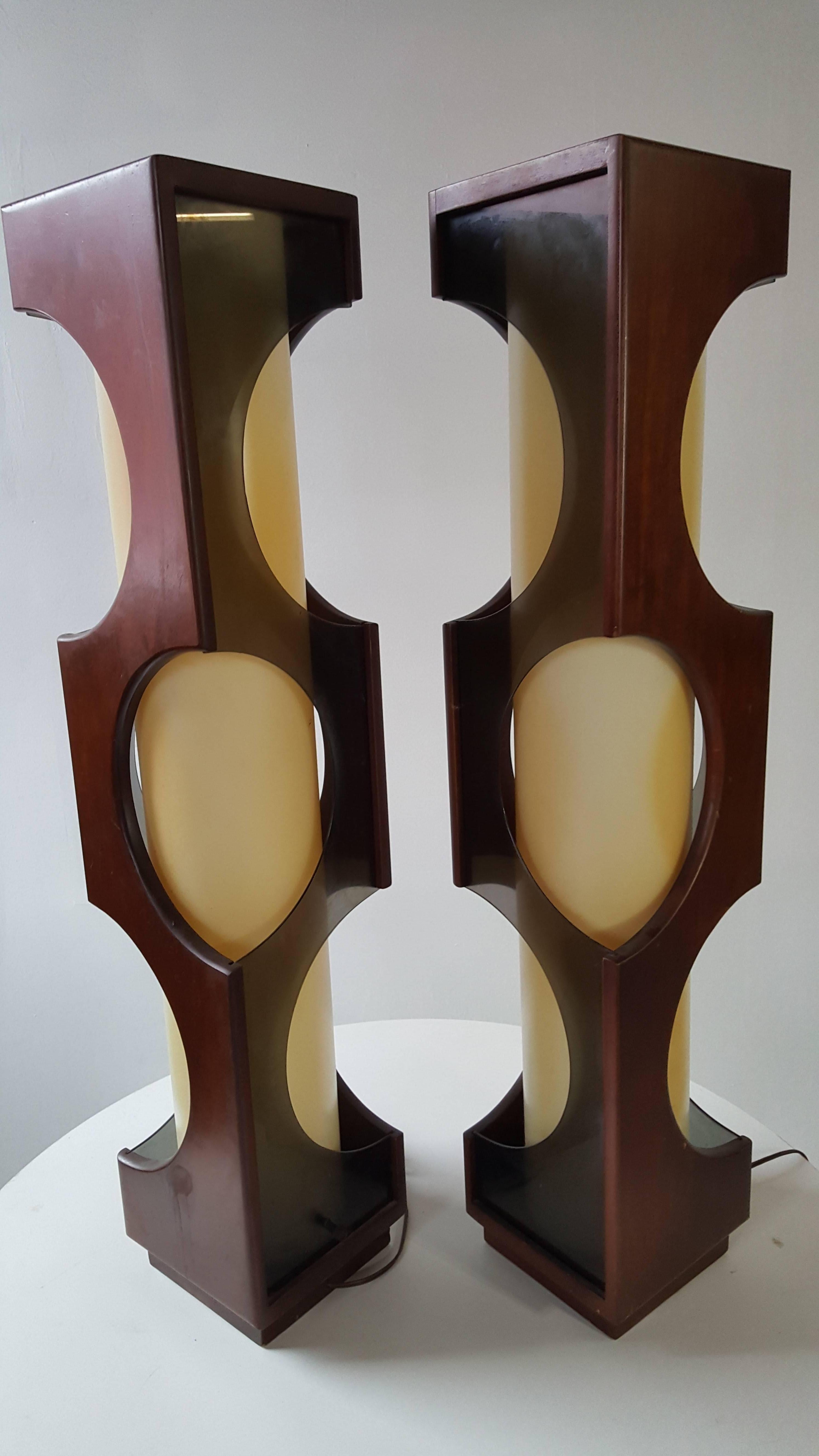 Pop Modernist Sculptural Walnut and Acrylic Table Lamps by Modeline In Good Condition In Buffalo, NY