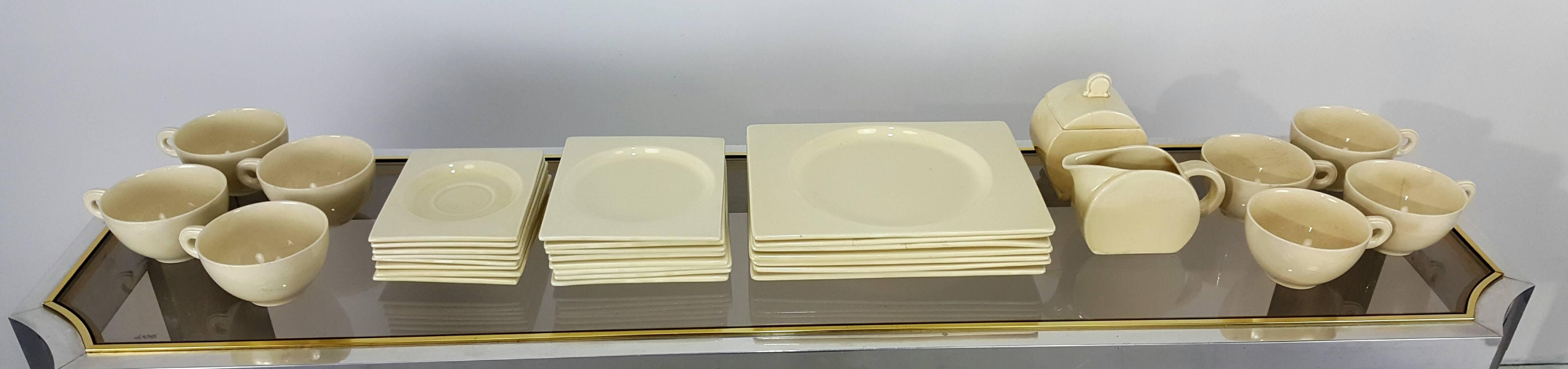 33-Piece Art Deco Luncheon Set, The Biarritz, Royal Staffordshire, Clarice Cliff In Good Condition In Buffalo, NY