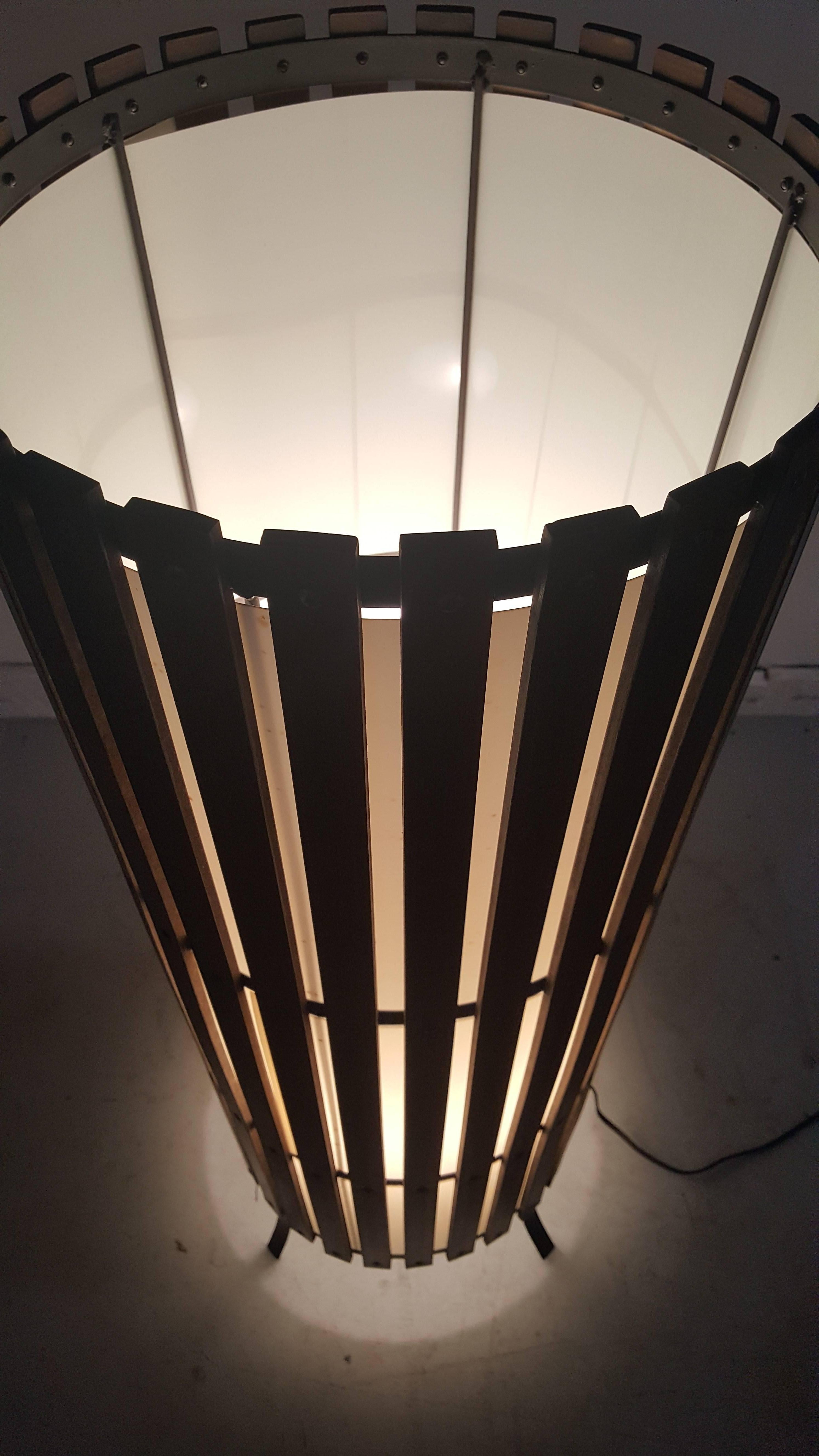 Contemporary  Modernist Walnut Slat Wood Cylinder Floor Lamp In Good Condition In Buffalo, NY