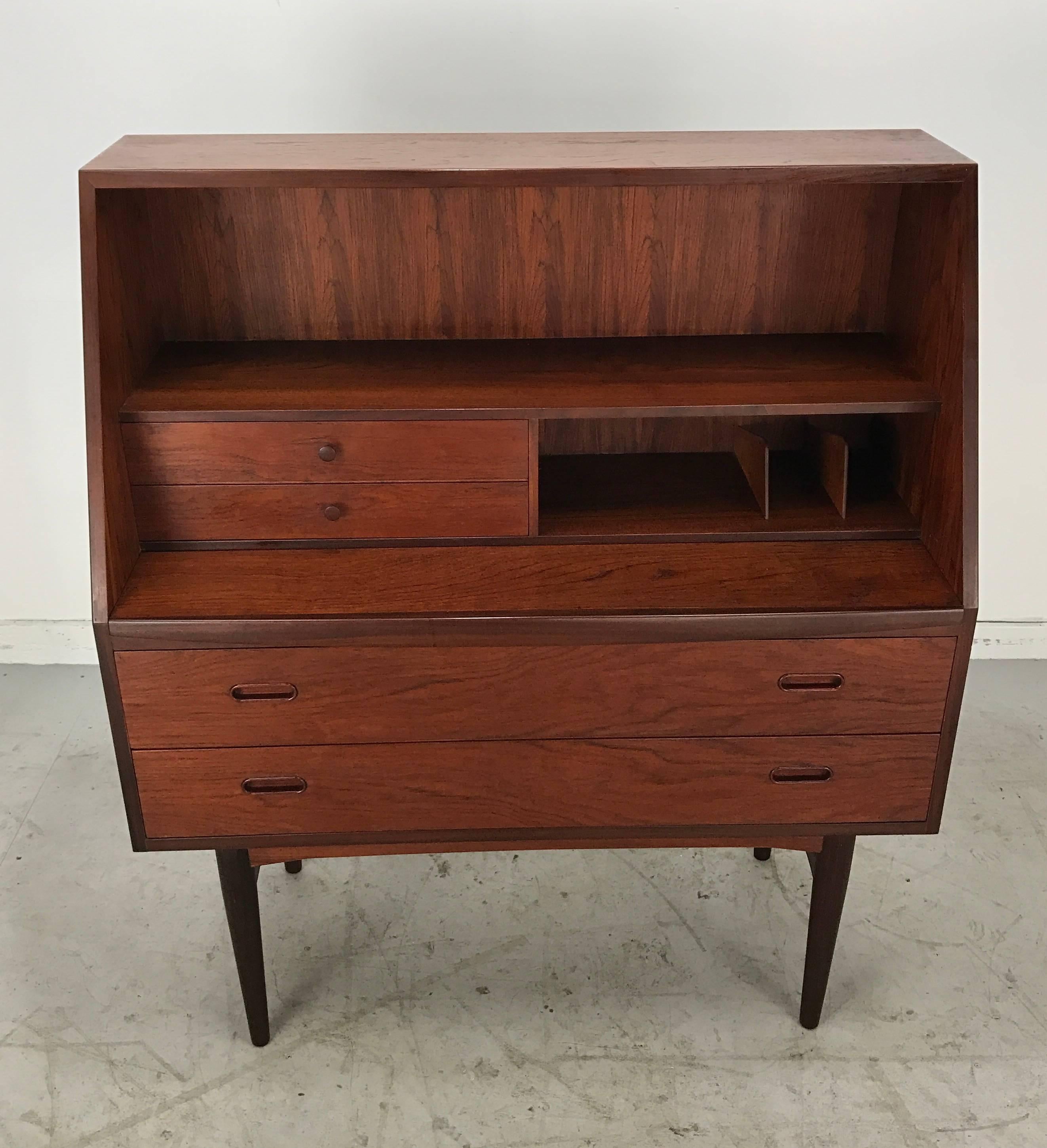 Rosewood chest or dresser pull-out desk, beautiful bookmatched woods, superior quality, birch interior dovetail joinery and finished back. Designed by Arne Vodder made in Denmark, secretary Measures 45.5