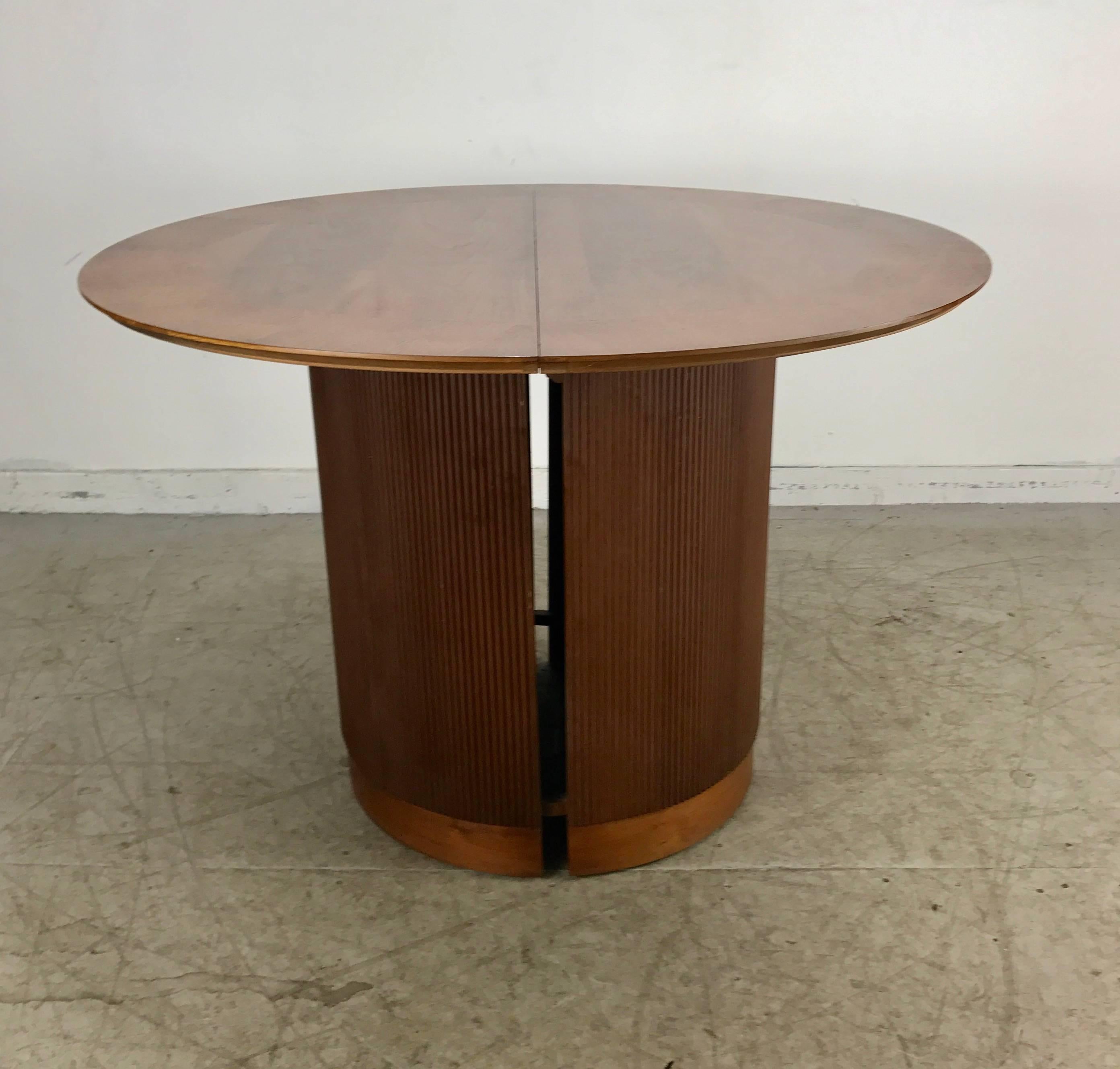 Unusual cylinder base round expandable dining table for Lane Furniture. Classic modern, elegant styling (very Bauhaus). Beautiful oiled walnut figured top, ribbed cylinder base. Table measuring 44
