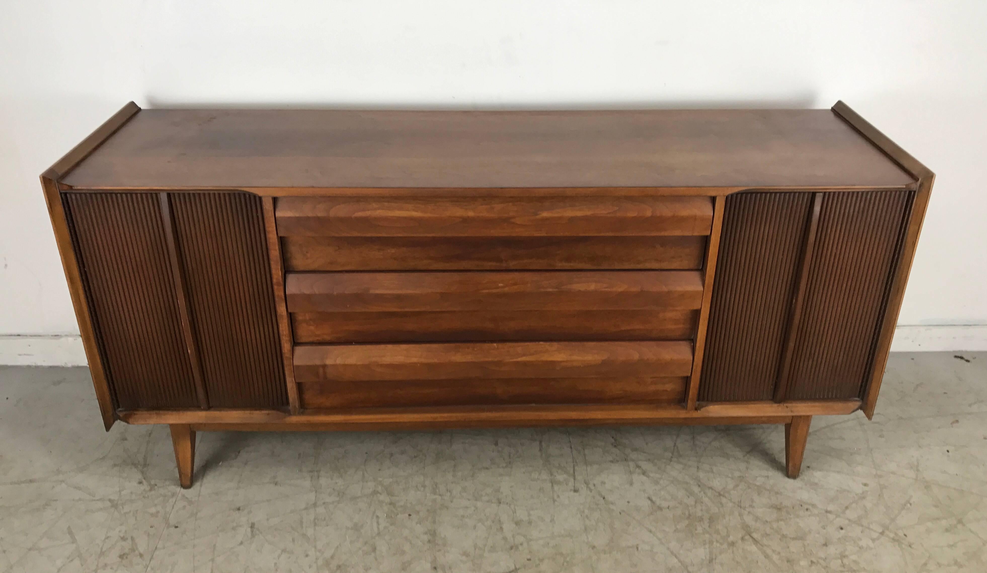 Modernist Server/Credenza,two-tone walnut finish,Made by LANE furniture company. Beautiful figured walnut, ribbed walnut doors. Handsome,elegant styling,Classic modernist design featuring three generous size drawers, left and right storage. Also