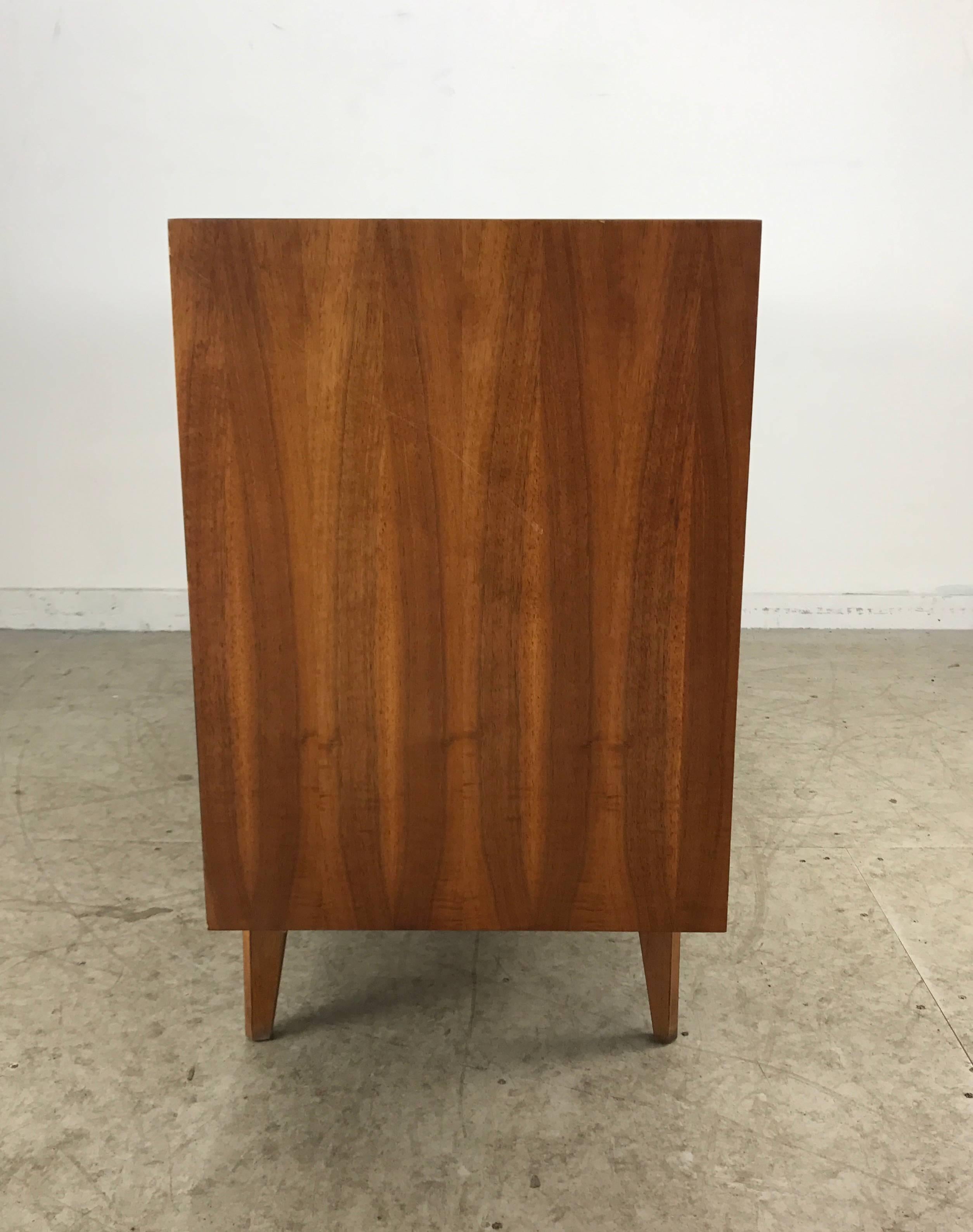 Modernist Server/Credenza, Two-Tone Walnut Finish, Made by Lane Furniture Co. In Excellent Condition In Buffalo, NY