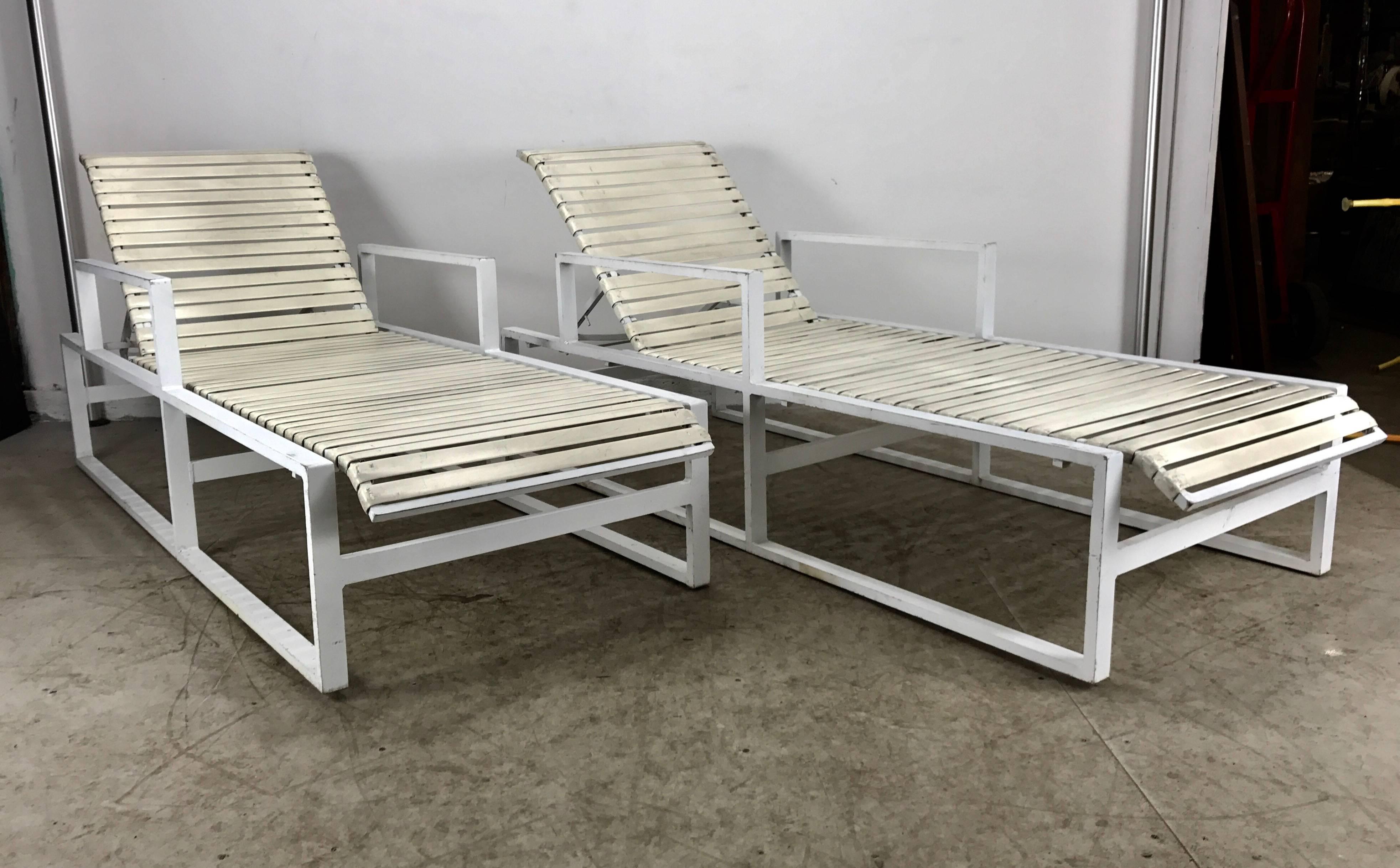 Pair of Modernist Architectural Pool Side or Garden Chaise Lounge's In Good Condition In Buffalo, NY