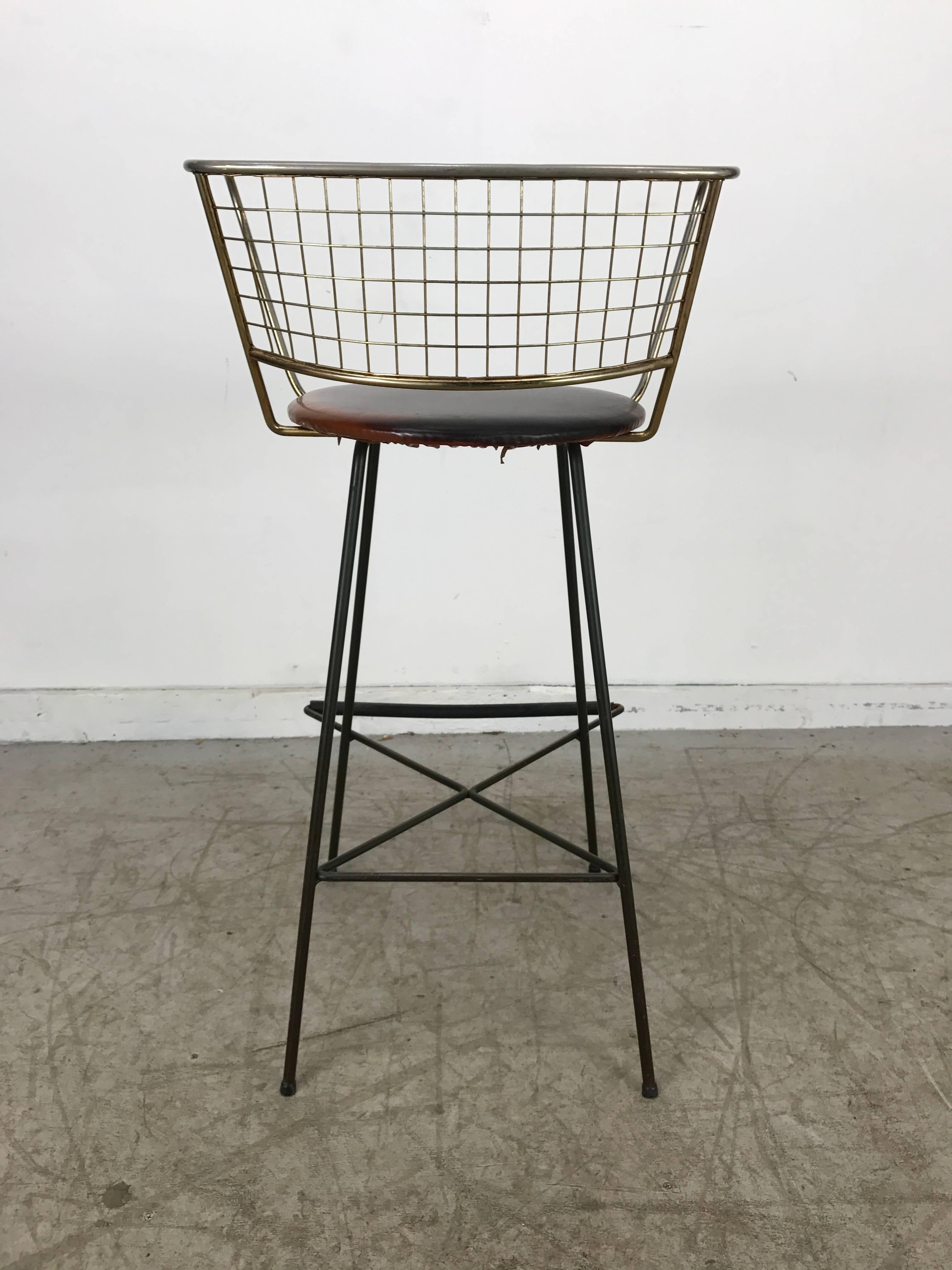 Classic Mid-Century Modern Brass and Wire Iron Stool In Good Condition For Sale In Buffalo, NY