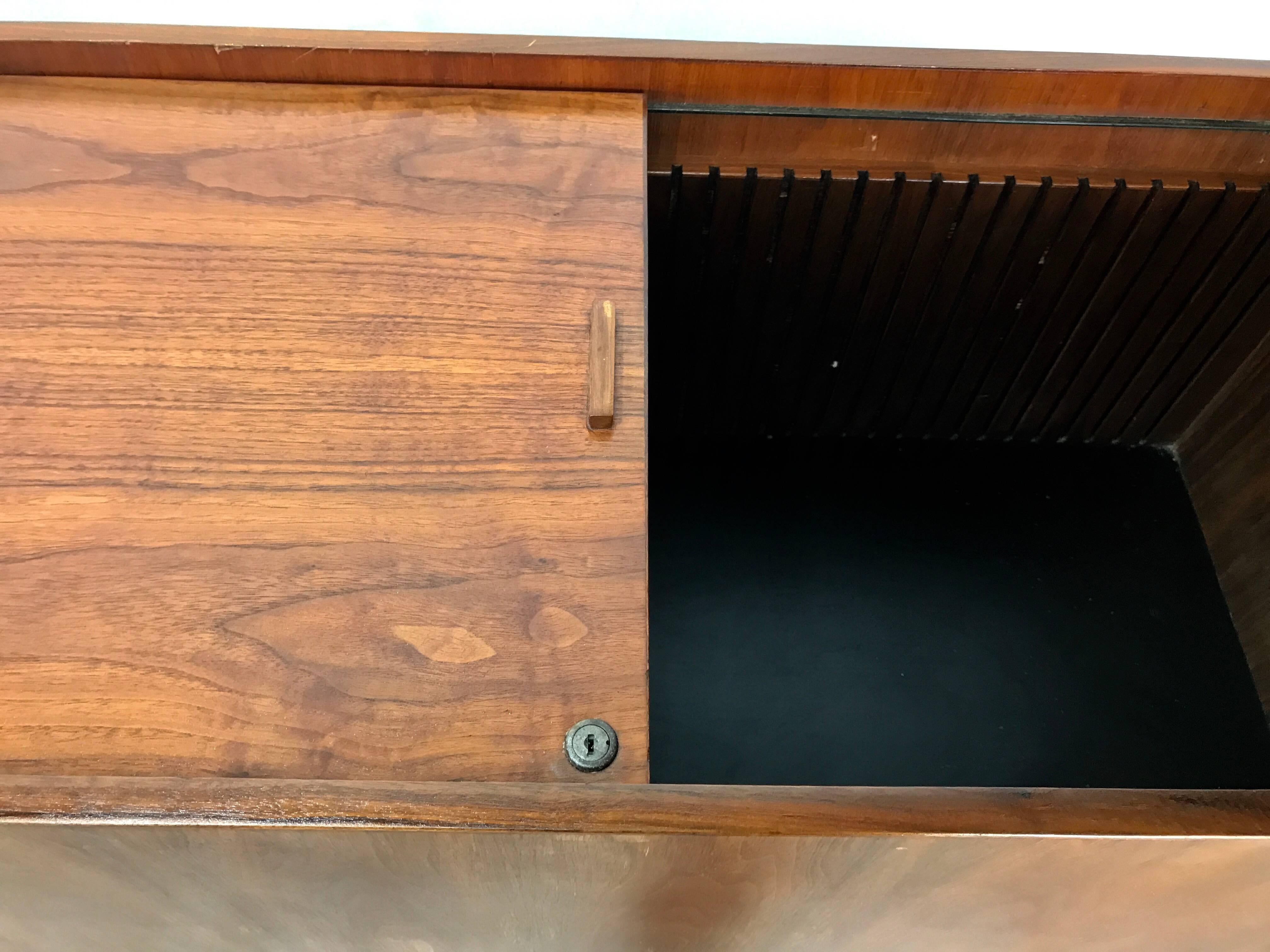 Unusual Modern Bookmatched Walnut Credenza, Leather Pulls by Stow and Davis In Good Condition In Buffalo, NY