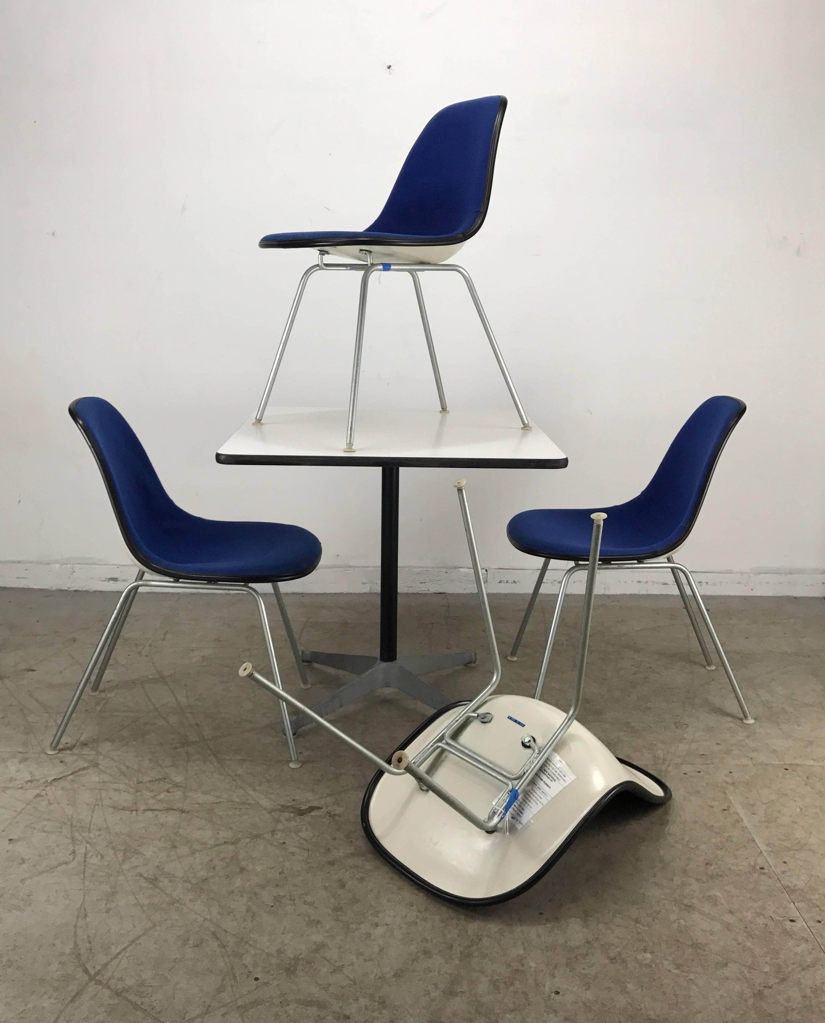 Classic Mid-Century Modern Charles and Ray Eames Dinette Set In Good Condition In Buffalo, NY