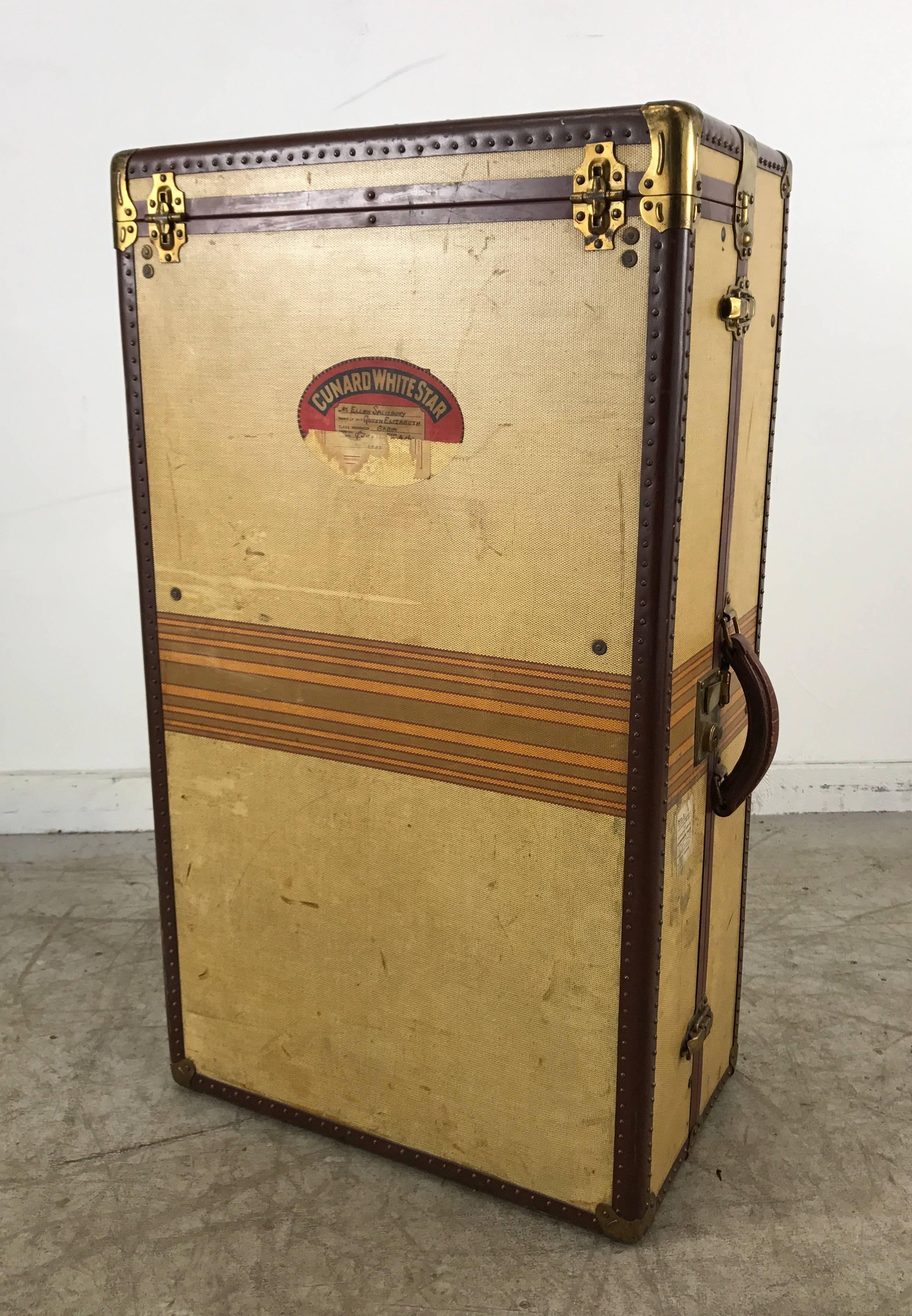Classic Wardrobe trunk manufactured by Mendel Tourist in excellent original condition.

Striped canvas wardrobe steamer cabin trunk with leather trim and brass accents, in the Louis Vuitton style, with three fitted interior drawers on one side and