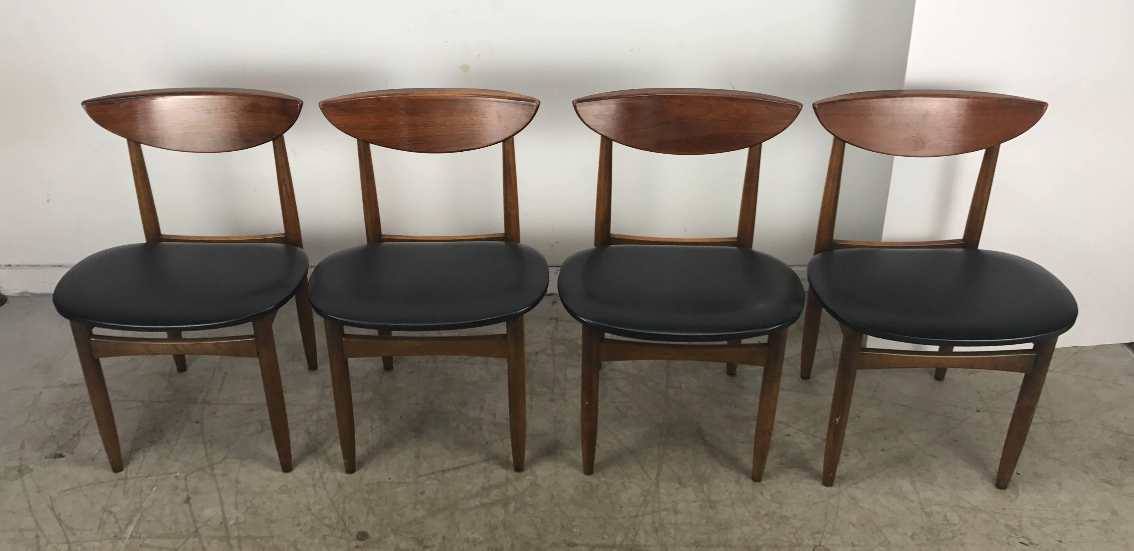 Set of four Mid-Century Modern walnut dining chairs by Lane

Beautiful sculptural walnut with curved backrest.