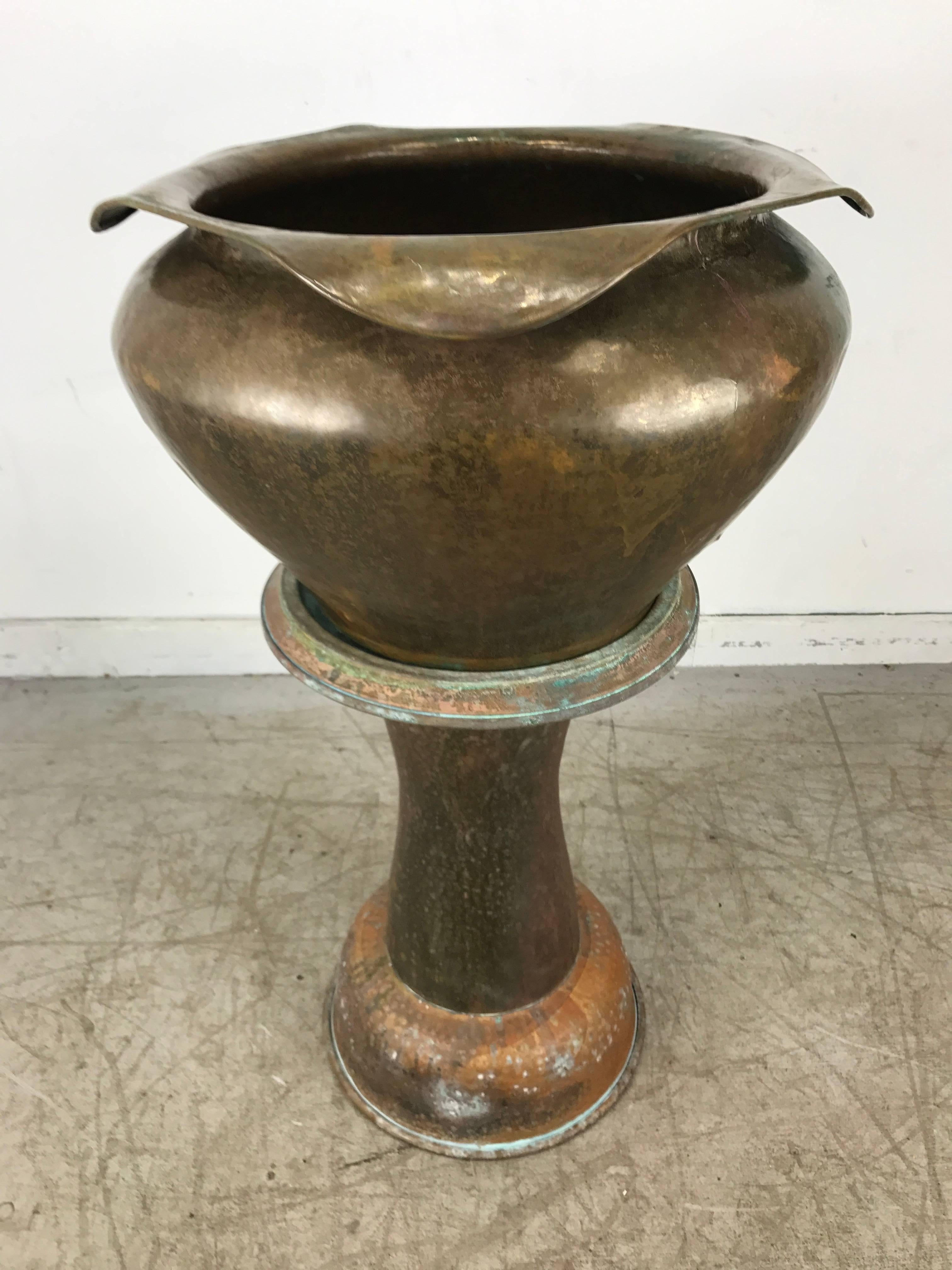 Arts and Crafts / Art Nouveau, hammered copper jardinière and pedestal. Classic form, hand-hammered pedestal. Unusual jardinière, planter with stunning folded copper top.