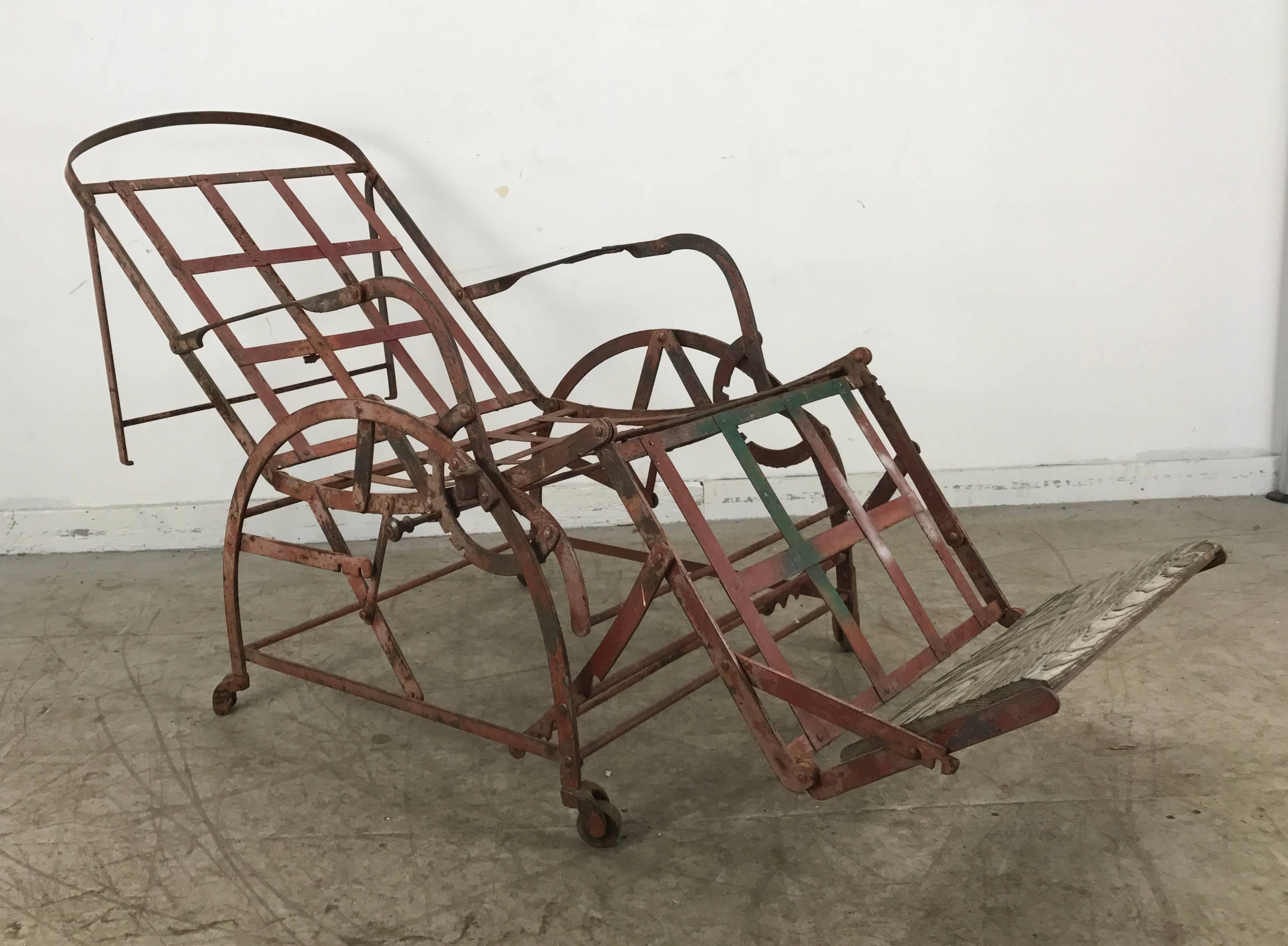 Iron Campaign Verstellbarer klappbarer Stuhl/Chaise/Bed. Wilsons 1871 (Industriell) im Angebot