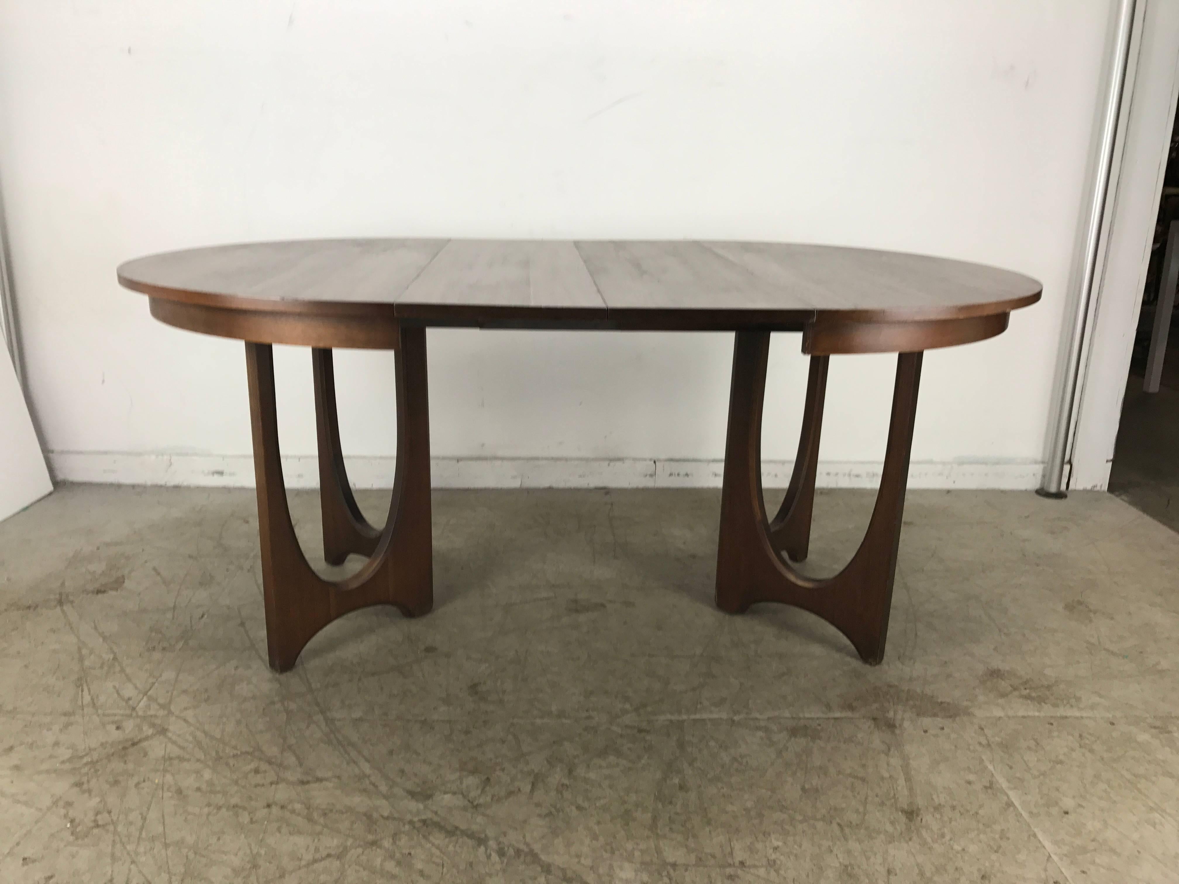 American Mid-Century Modern Expandable Walnut Sculptural Dining Table Broyhill Brasilia