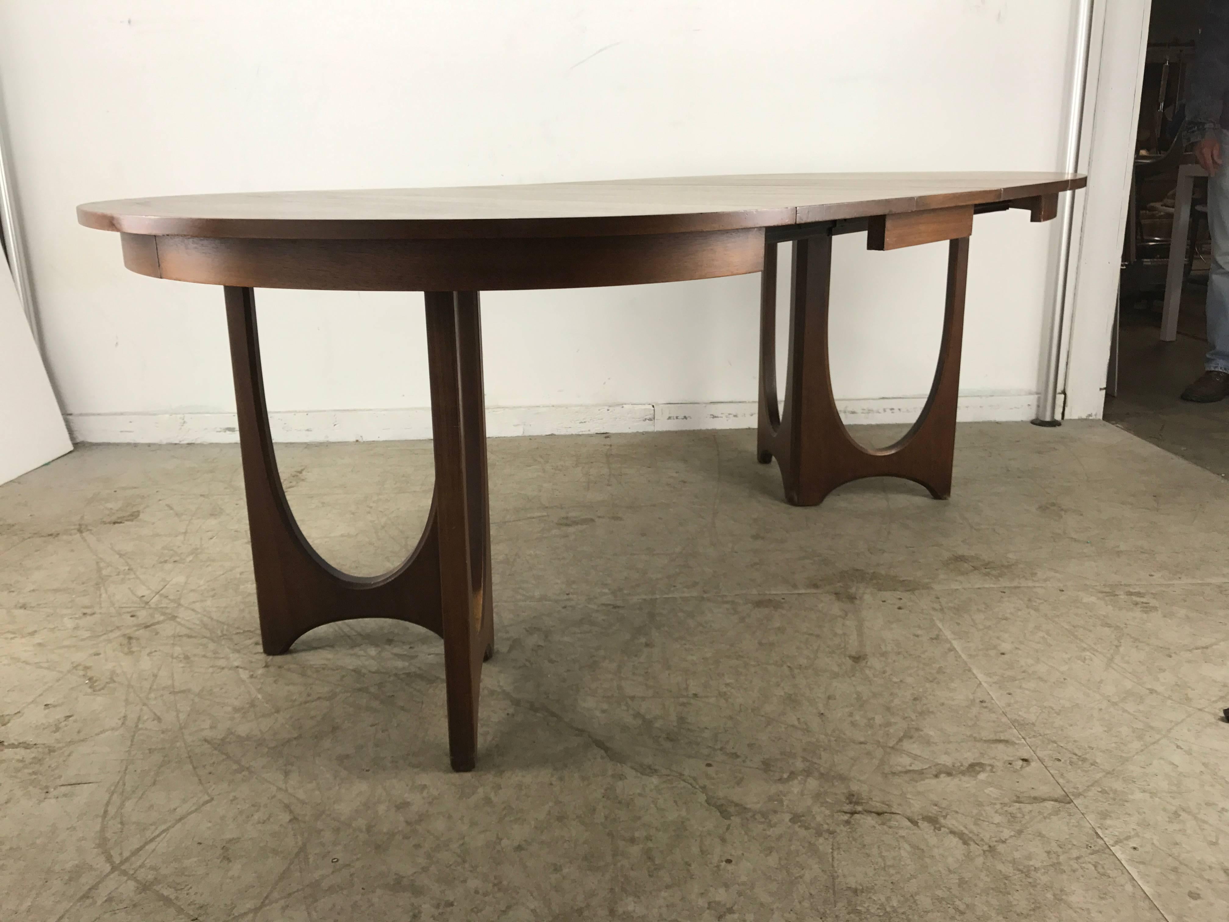 Oiled Mid-Century Modern Expandable Walnut Sculptural Dining Table Broyhill Brasilia