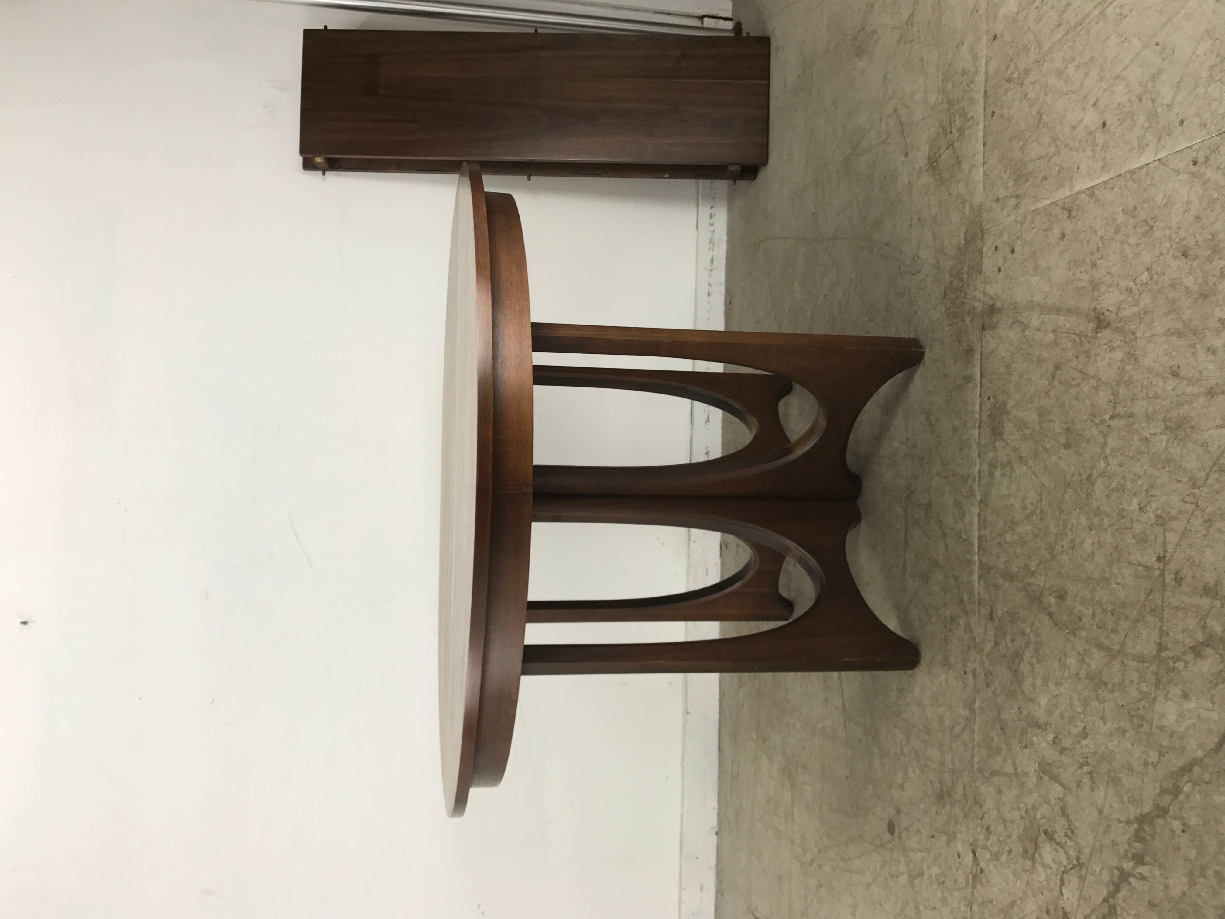20th Century Mid-Century Modern Expandable Walnut Sculptural Dining Table Broyhill Brasilia