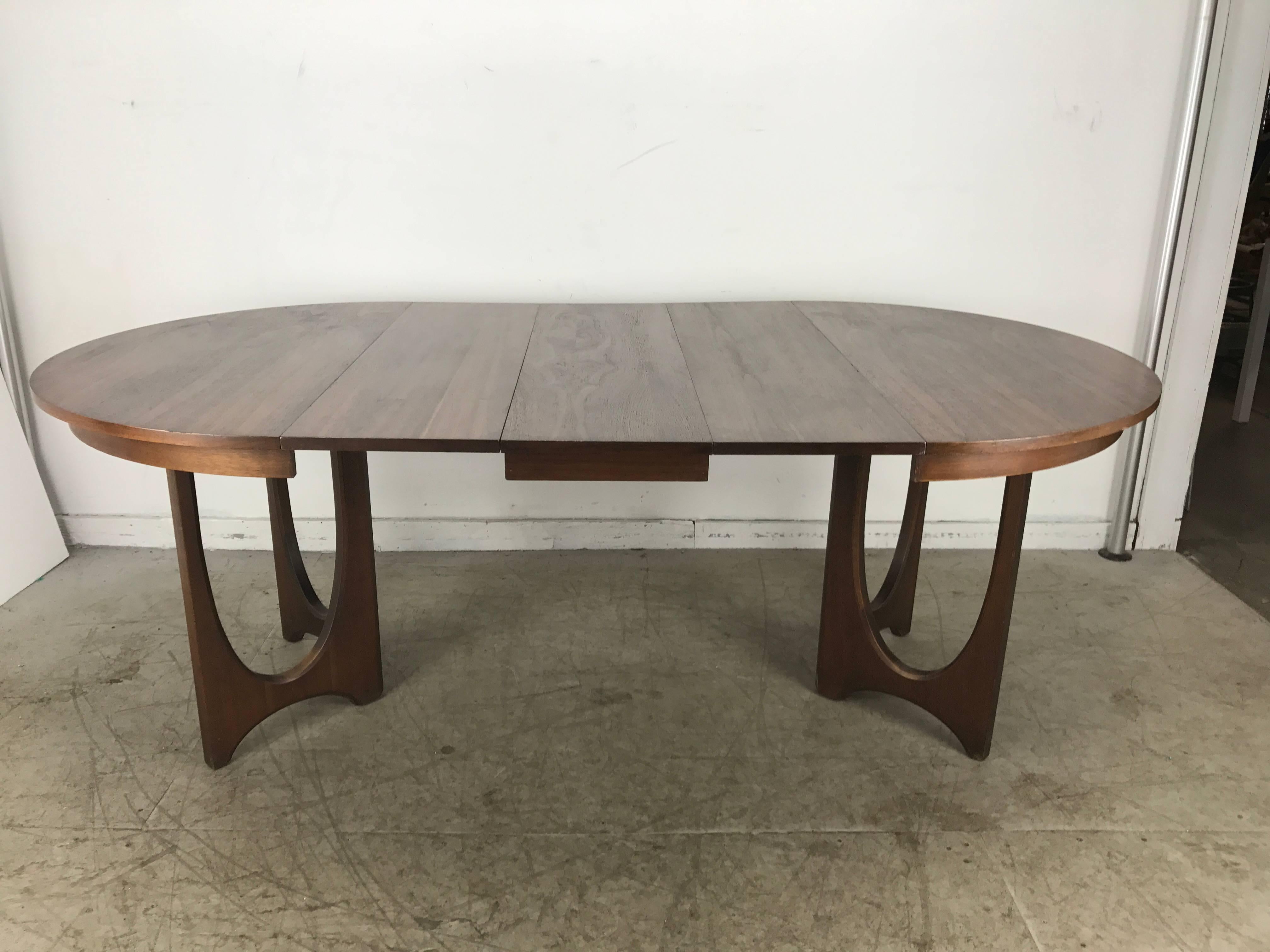 Mid-Century Modern Expandable Walnut Sculptural Dining Table Broyhill Brasilia 3