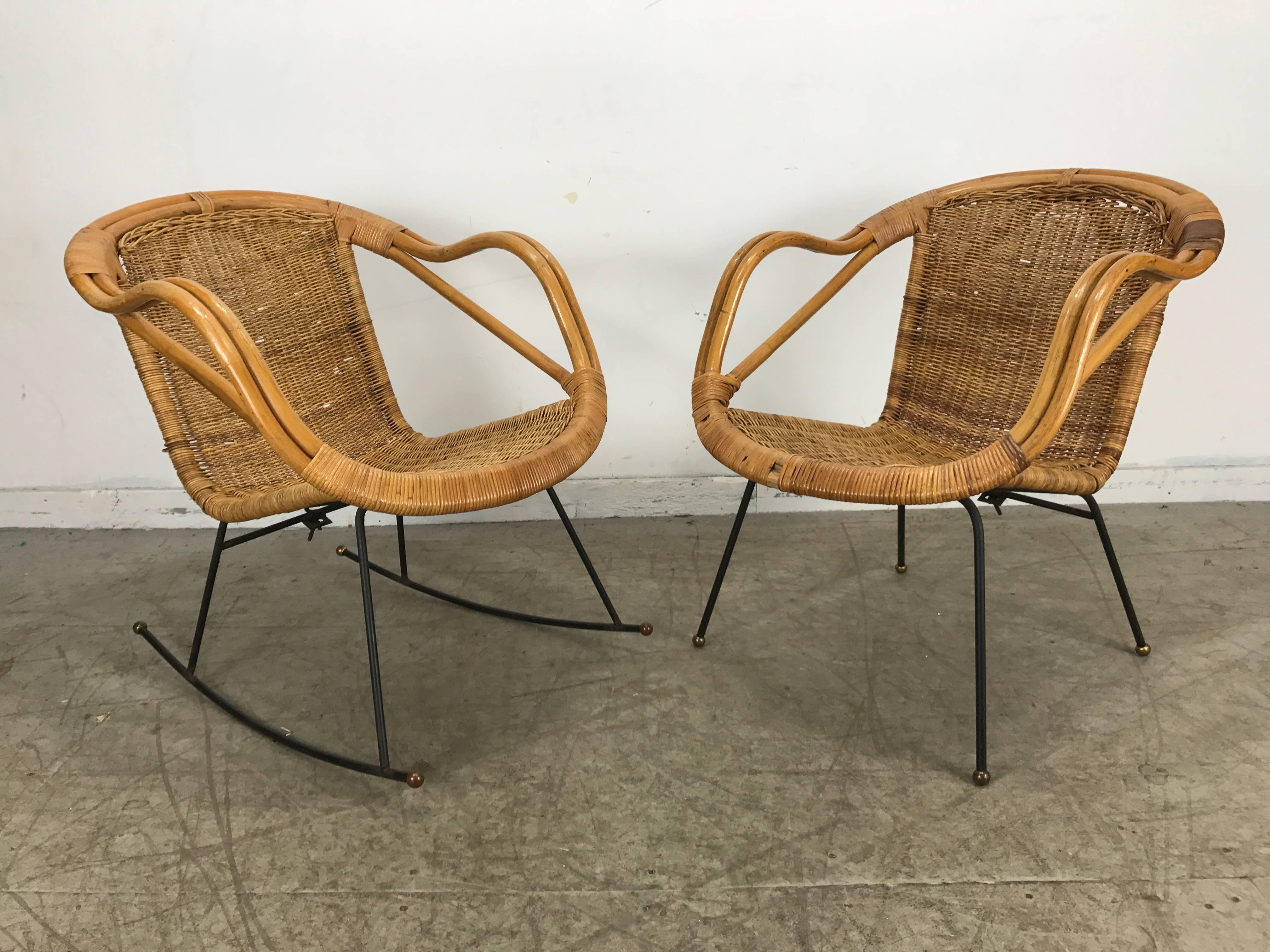 Pair of Mid-Century Modern Wicker and Iron Lounge Chairs, Garden or Patio In Good Condition In Buffalo, NY