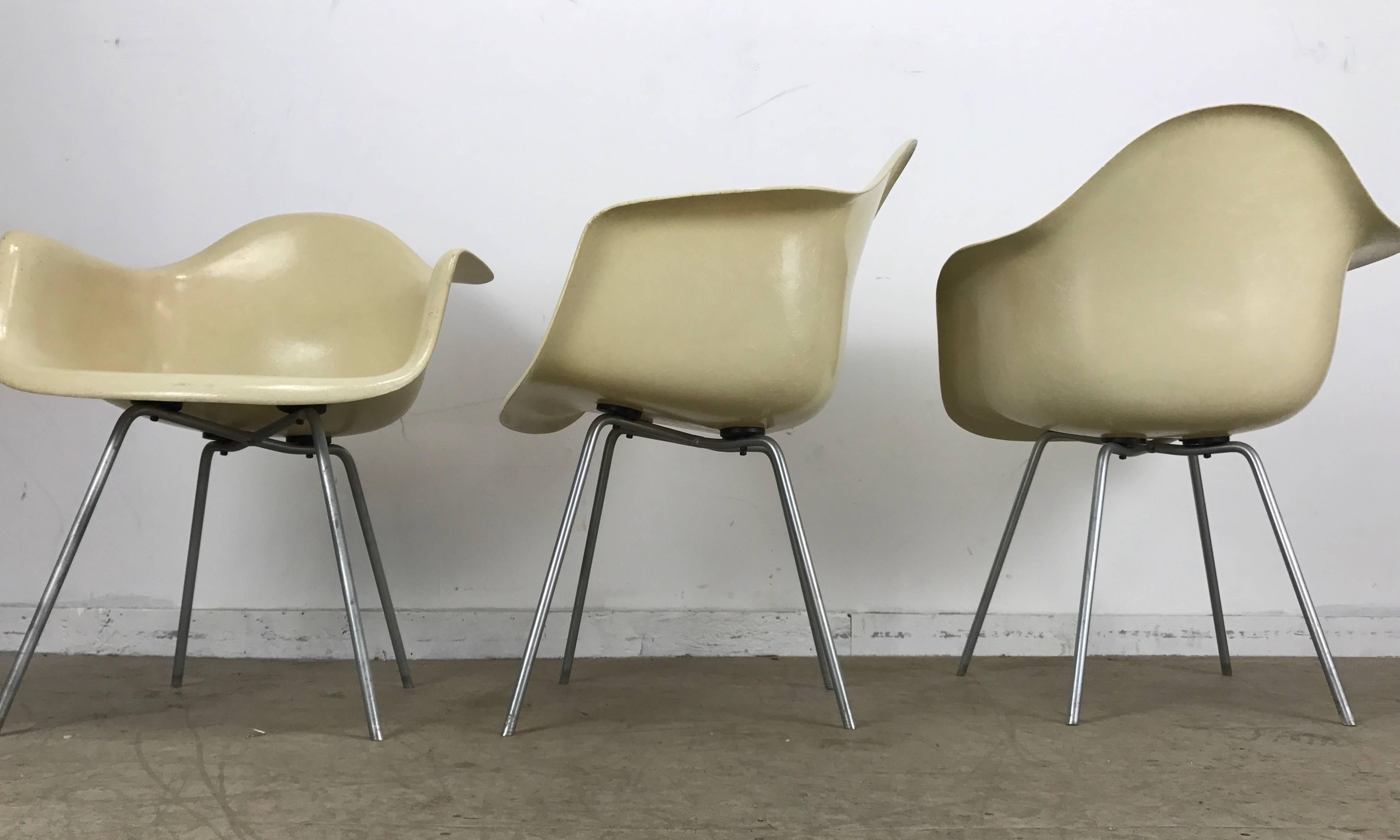 Classic early 1950s Modernist Charles and Ray Eames arm shell chairs D A X. (dining height armchair with x base) stunning off-white fiberglass, Early zinc X base, large domes of silence shock mounts, Seldom seen translucent arm shell only