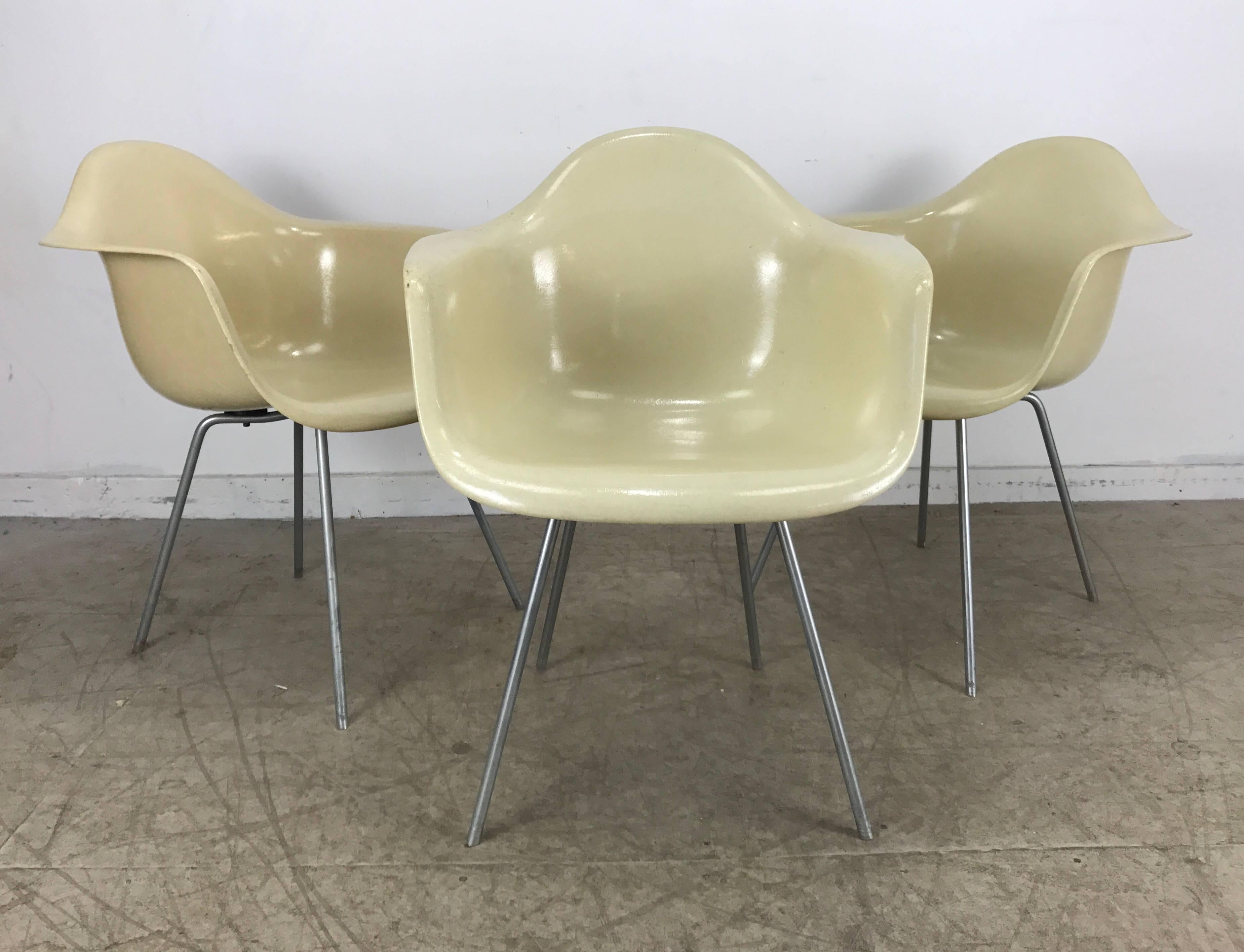 Mid-Century Modern Classic Modernist Charles and Ray Eames Arm Shell Chairs, D A X