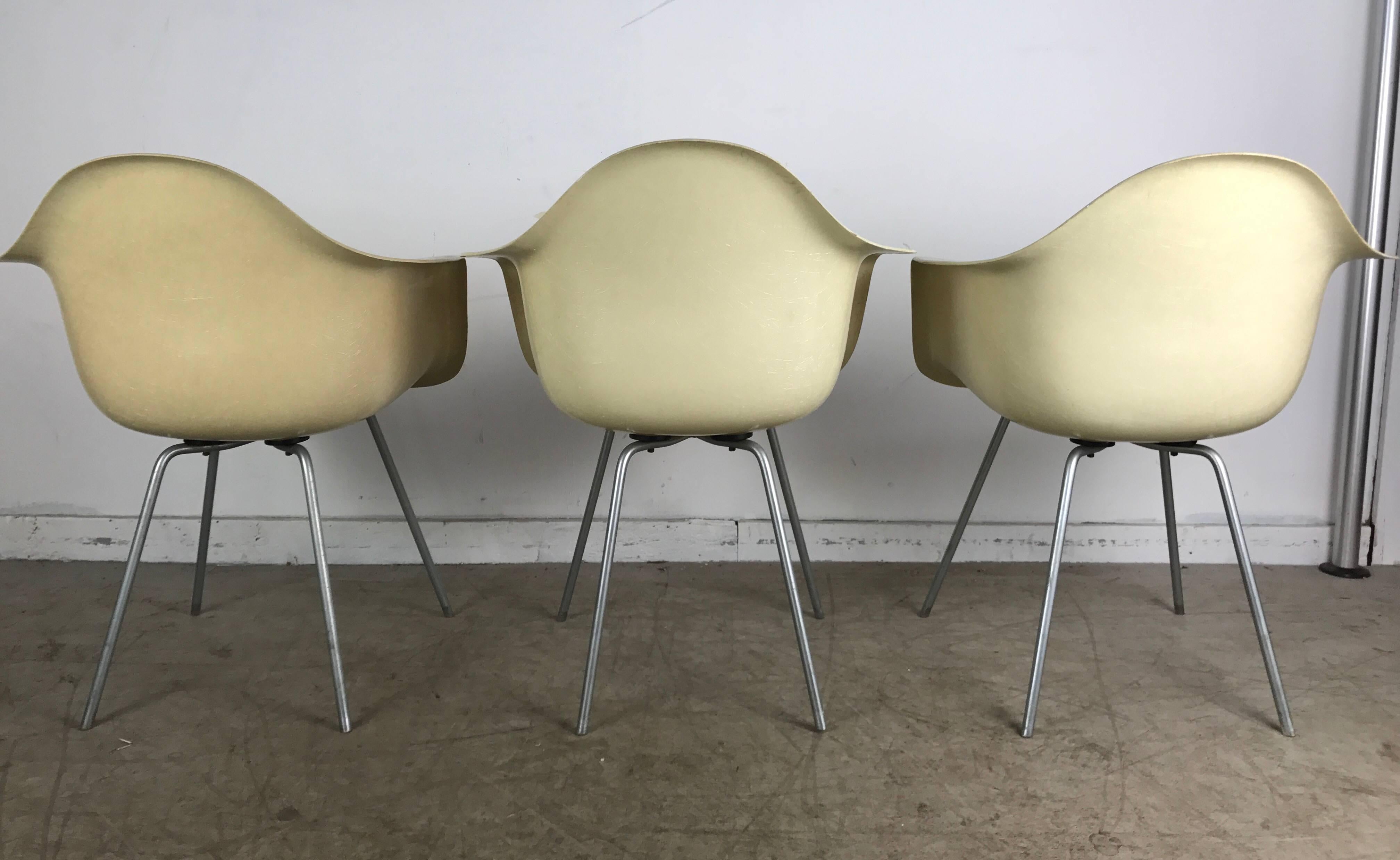 Classic Modernist Charles and Ray Eames Arm Shell Chairs, D A X In Excellent Condition In Buffalo, NY