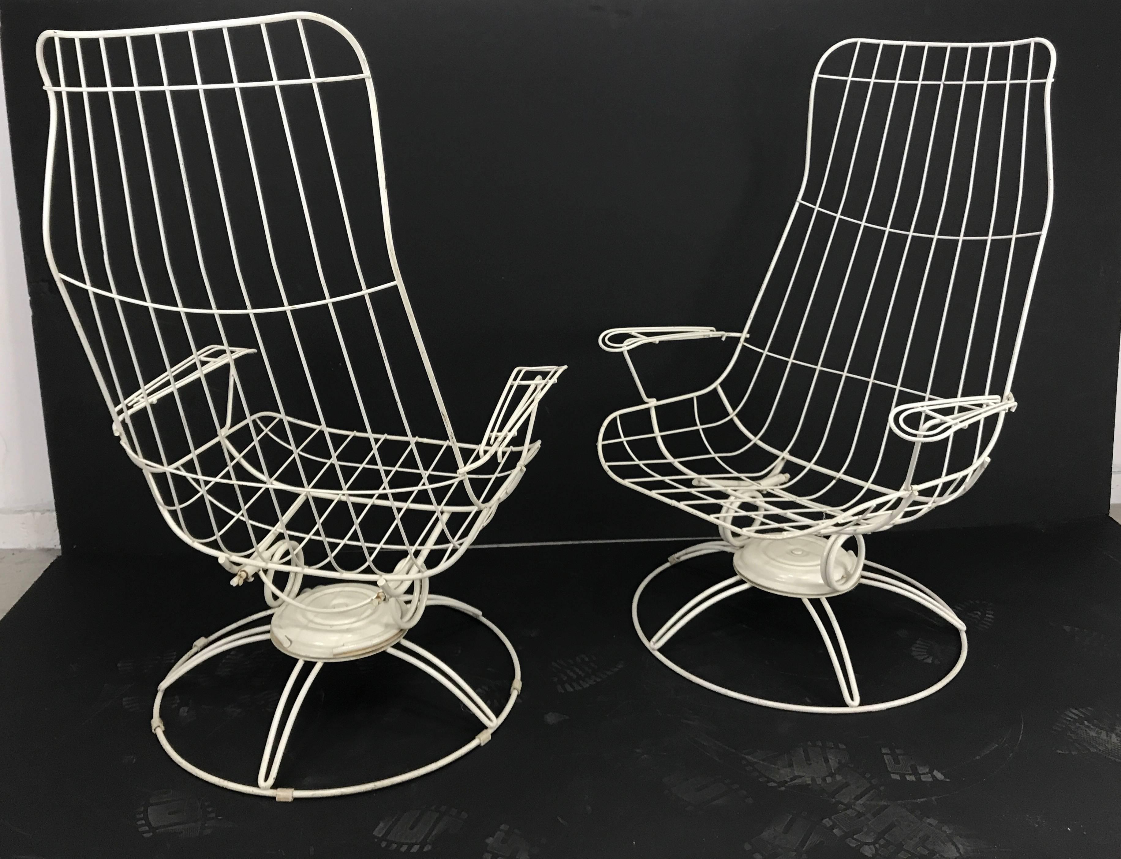 20th Century Pair of Modernist Iron Tilt Swivel Lounge Garden Chairs and Ottomans, Homecrest