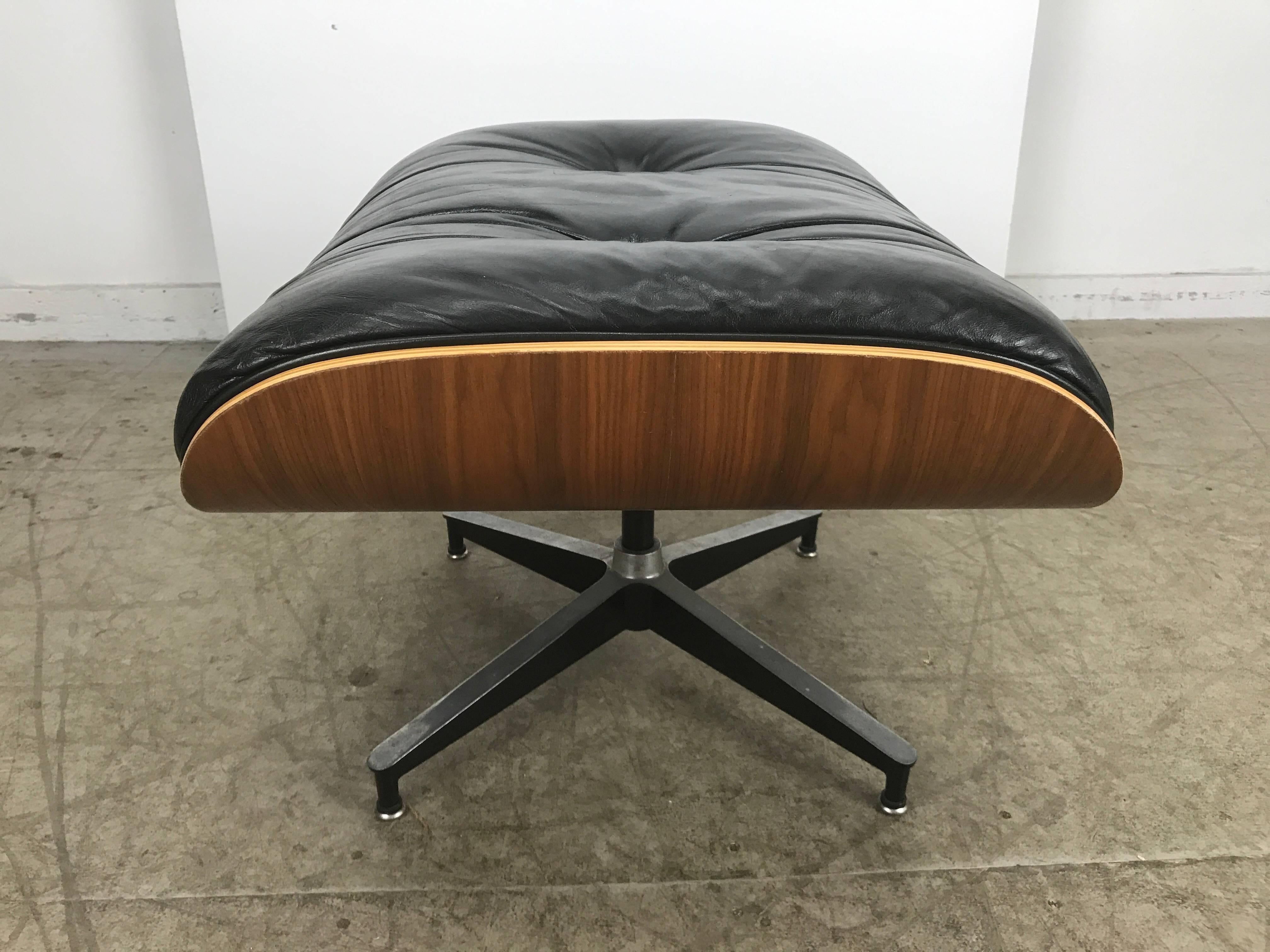 American Classic Charles Eames 1970s Leather and Walnut 671 Ottoman, Herman Miller