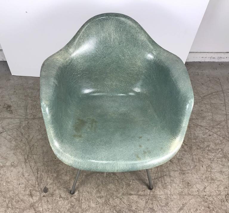 First generation, circa 1950 Charles and Ray Eames. Museum quality, sea foam green arm shell lounge chair made by Zenith Plastic Co./ Herman Miller. Features amazing exposed fibers, original gel coat, rope edge and large Domes of Silence shock