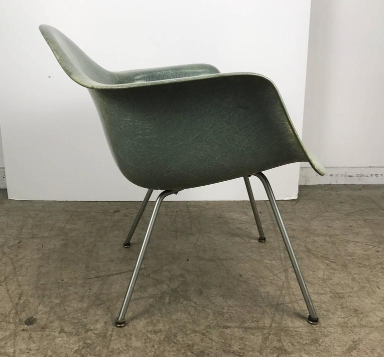 Classic Modernist Charles and Ray Eames Arm Shell Lounge Chair