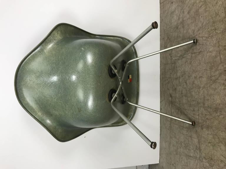 20th Century Classic Modernist Charles and Ray Eames Arm Shell Lounge Chair, Zenith For Sale