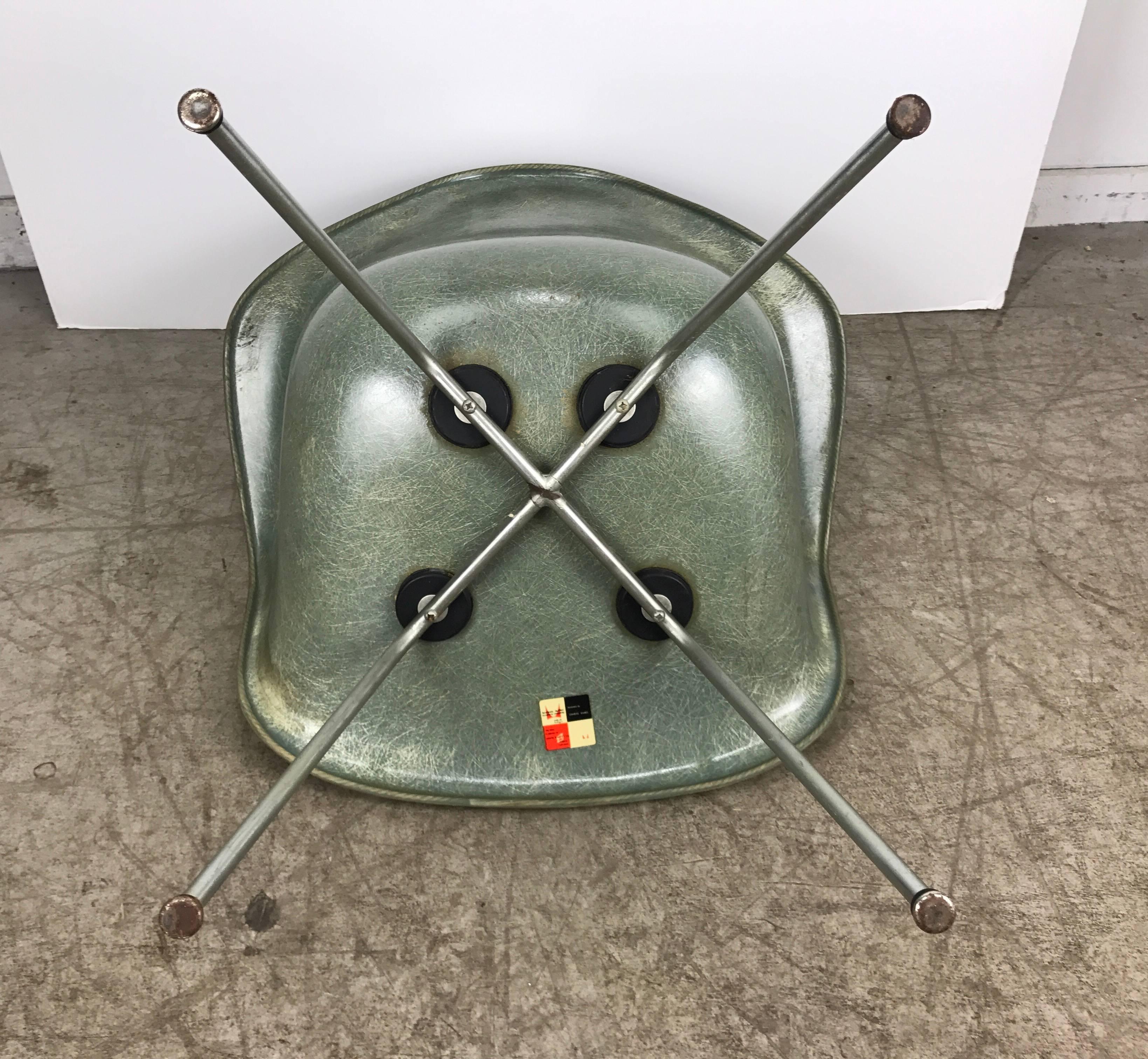 American Classic Modernist Charles and Ray Eames Arm Shell Lounge Chair, Zenith For Sale