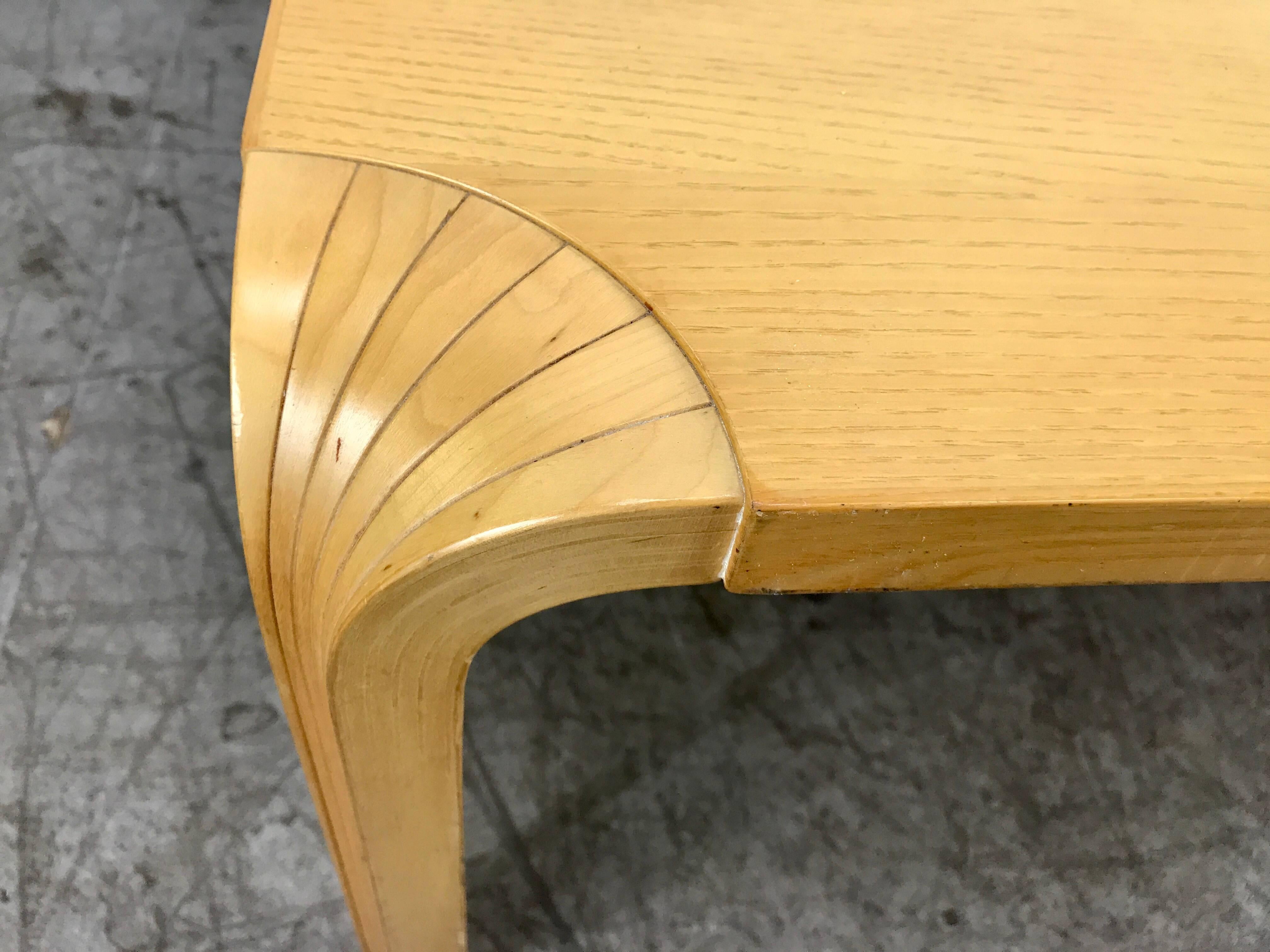 Mid-Century Modern Table basse vintage à pieds en éventail d'Alvar Aalto pour Artek en vente