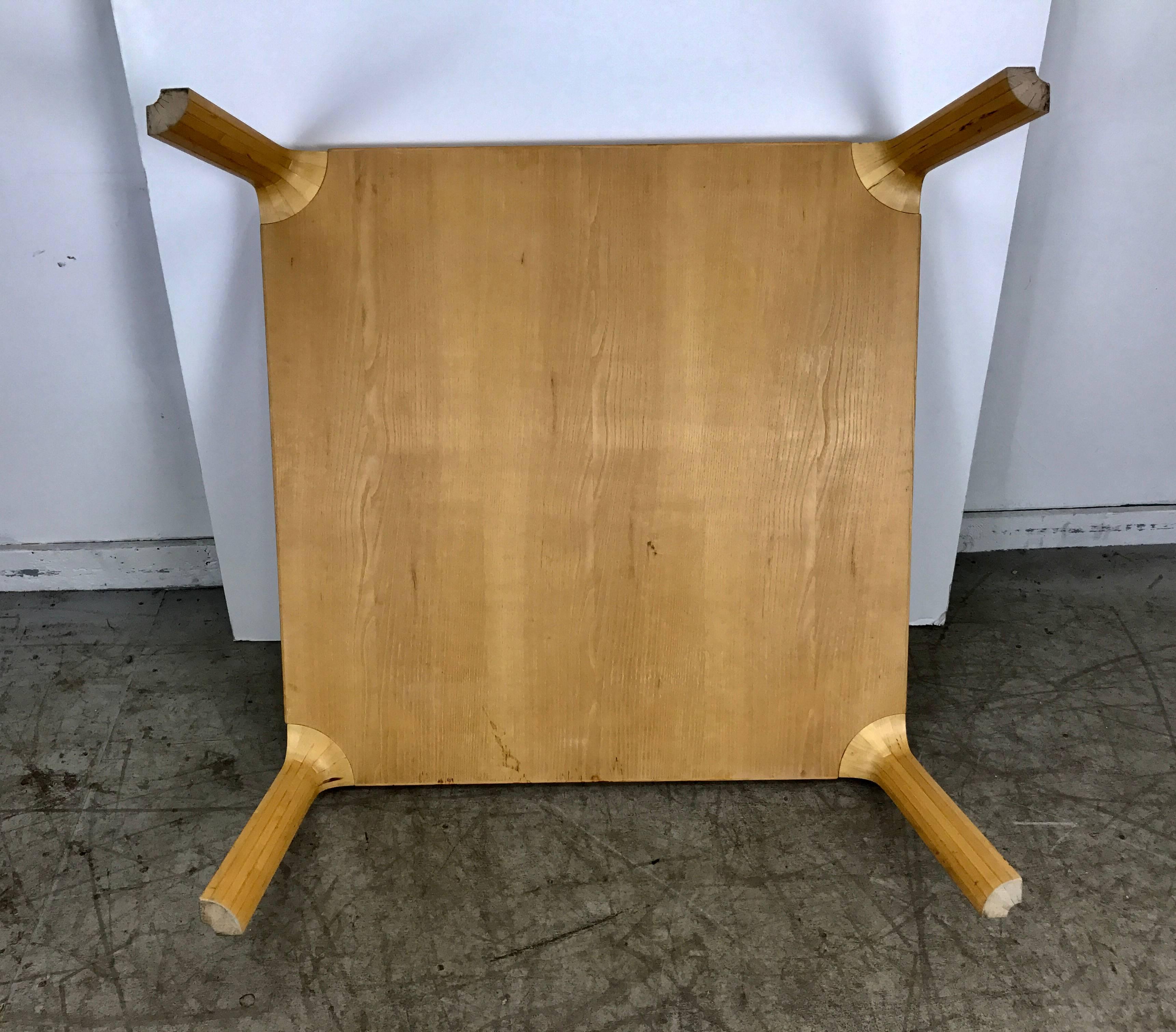 Contreplaqué Table basse vintage à pieds en éventail d'Alvar Aalto pour Artek en vente