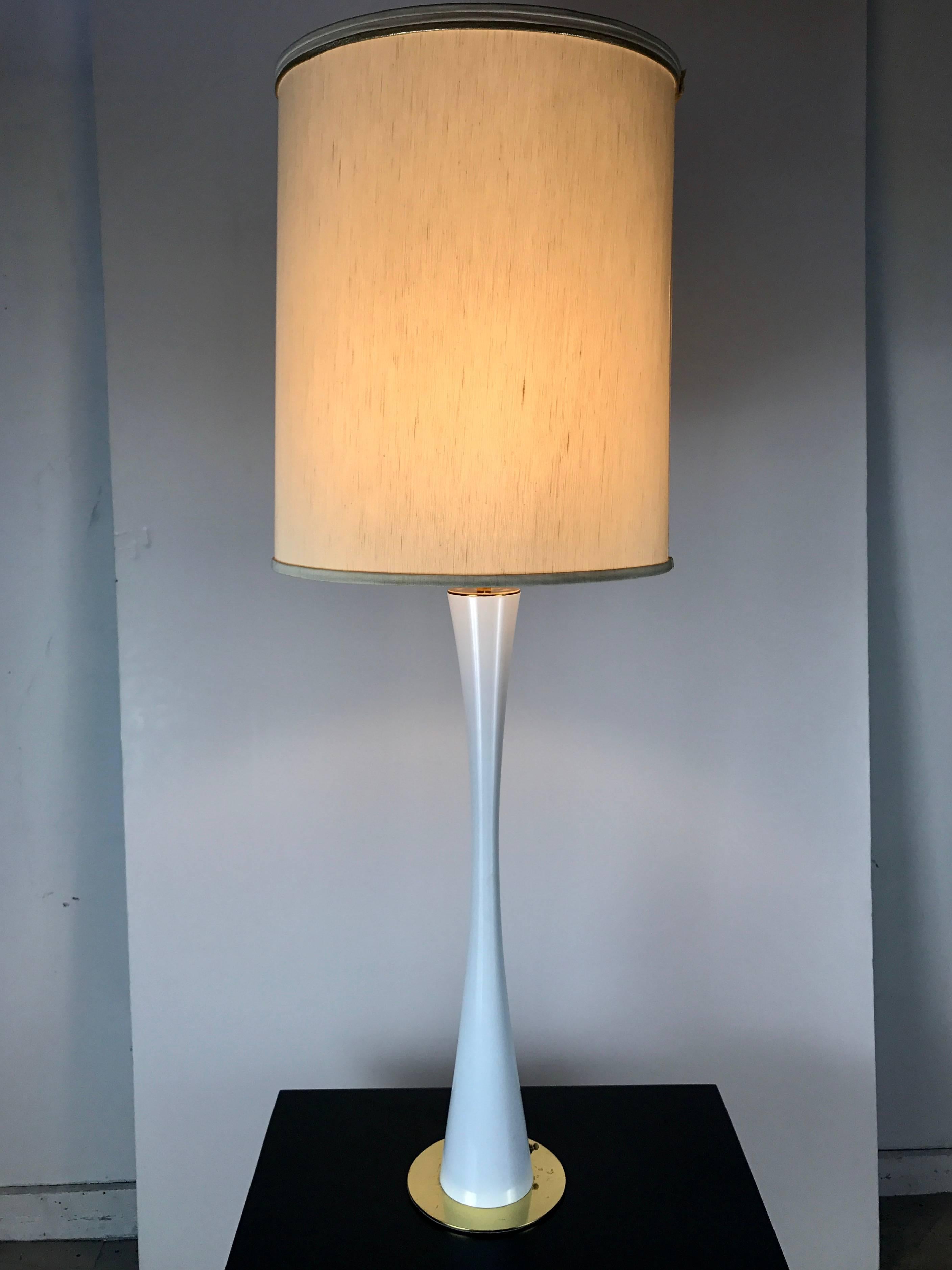 Elegant Tall White Enamel and Brass Hourglass Lamp by Stewart Ross James In Excellent Condition For Sale In Buffalo, NY