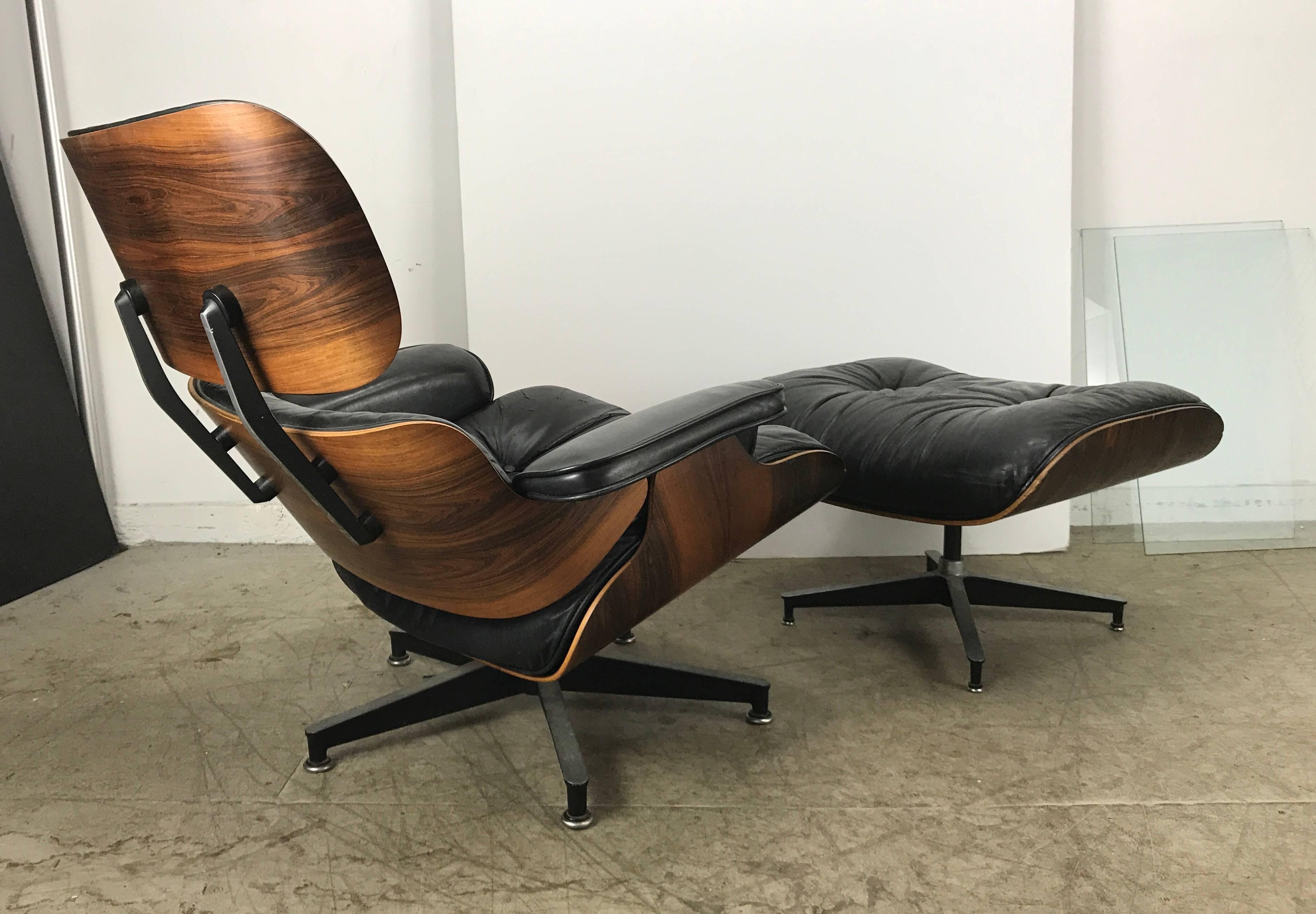 Classic rosewood and black leather lounge chair and ottoman, 670 & 671 designed by Charles and Ray Eames manufactured by Herman Miller, nice early version circa 1964, richly grained rosewood, nice original condition, minor wear to leather as well as