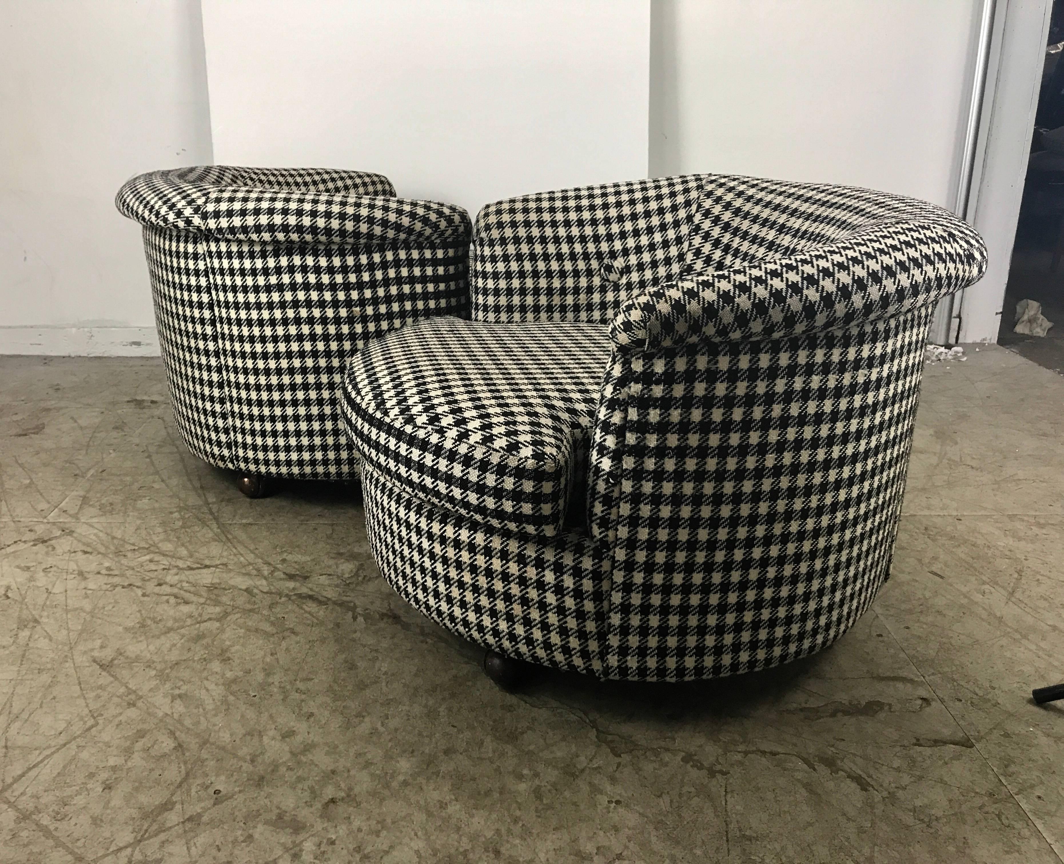 Pair of Barrel Back /Tub Lounge Chairs on Castors by Milo Baughman In Good Condition In Buffalo, NY