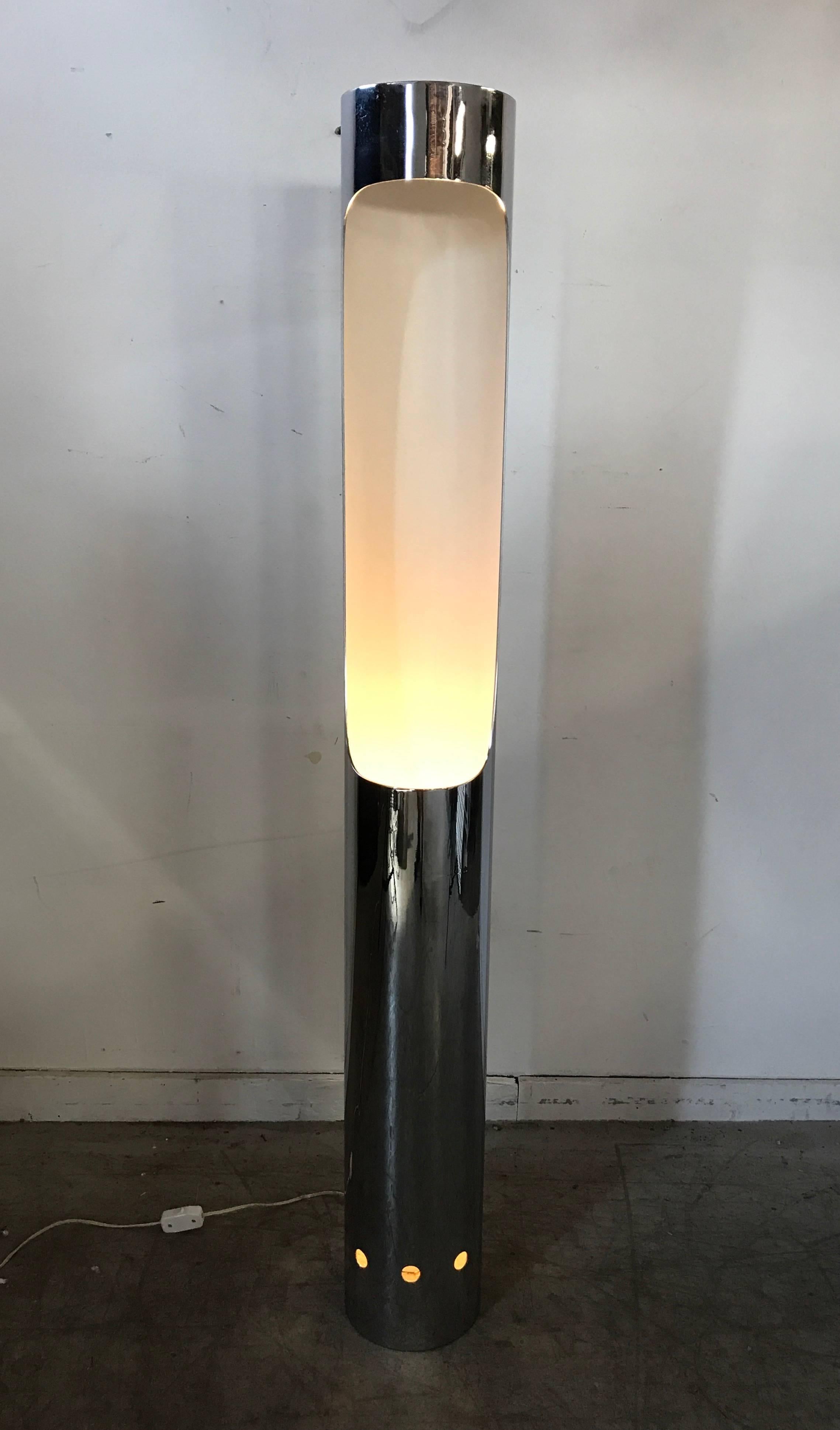 1960s Space Age Modern Chromed Steel Cylinder Floor Lamp In Good Condition In Buffalo, NY