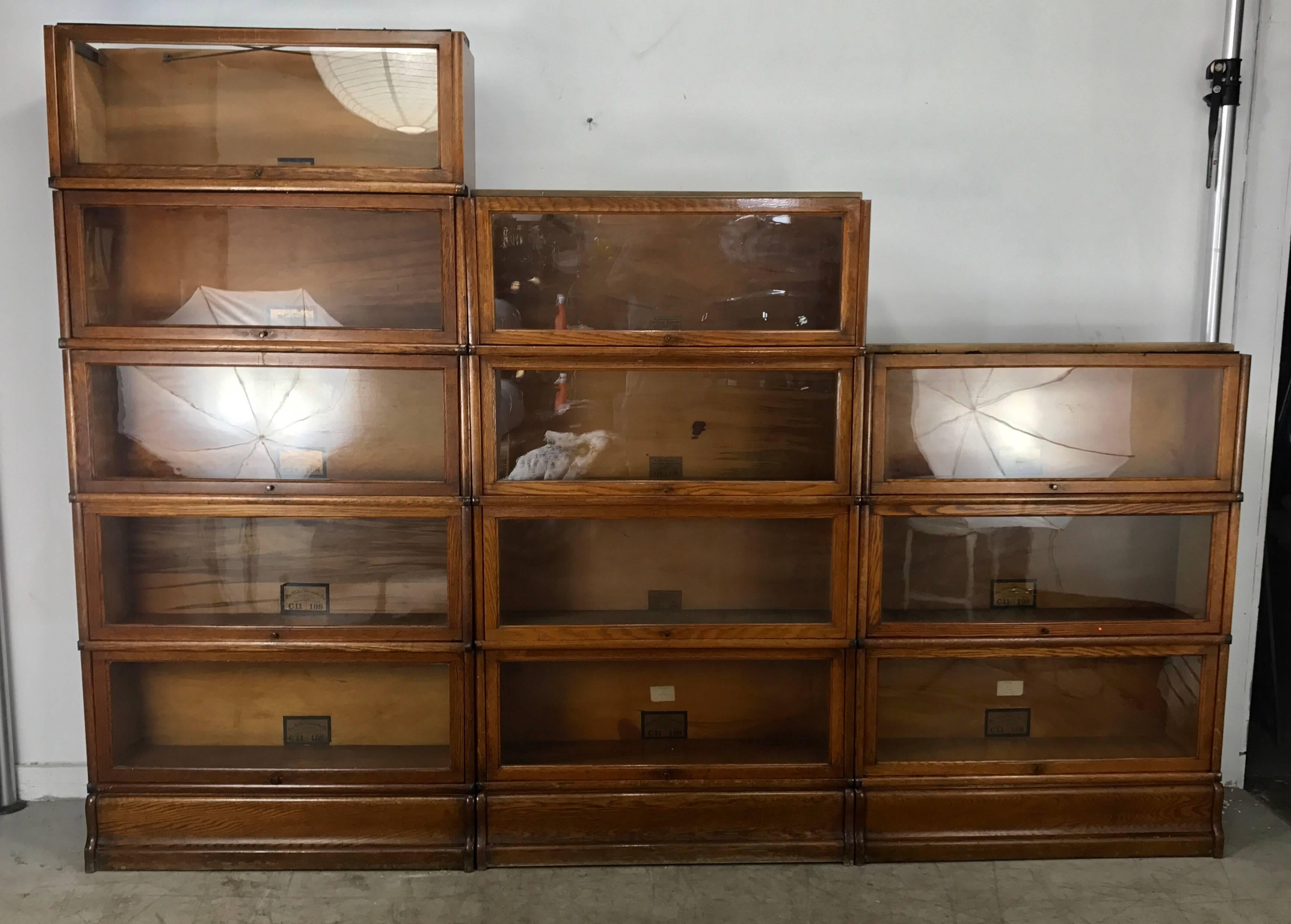 American Monumental Globe Wernicke Oak Bookcase, Cincinnati, 18 Pieces