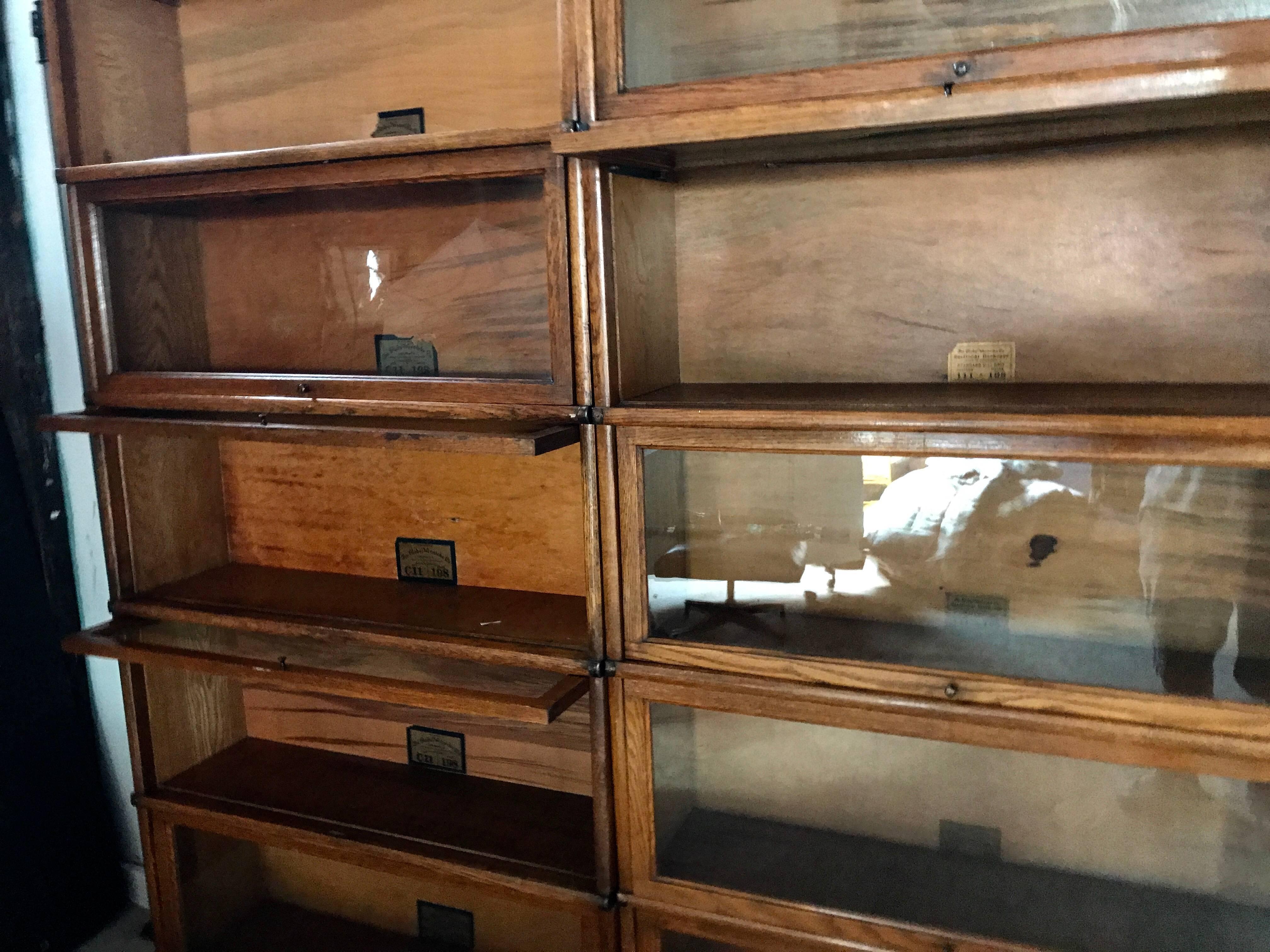 Monumental Globe Wernicke Oak Bookcase, Cincinnati, 18 Pieces In Good Condition In Buffalo, NY