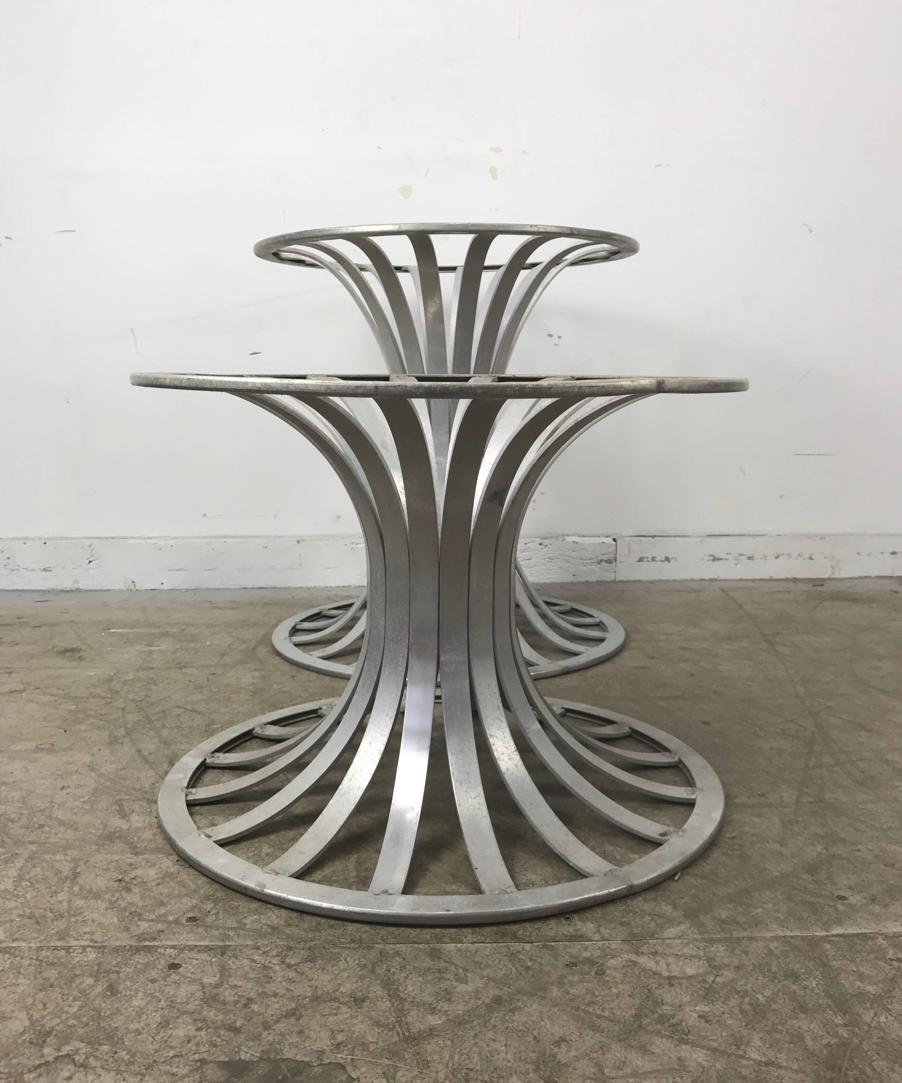 Mid-Century Modern Paire de bases ou piédestaux de table en aluminium de Woodard en vente