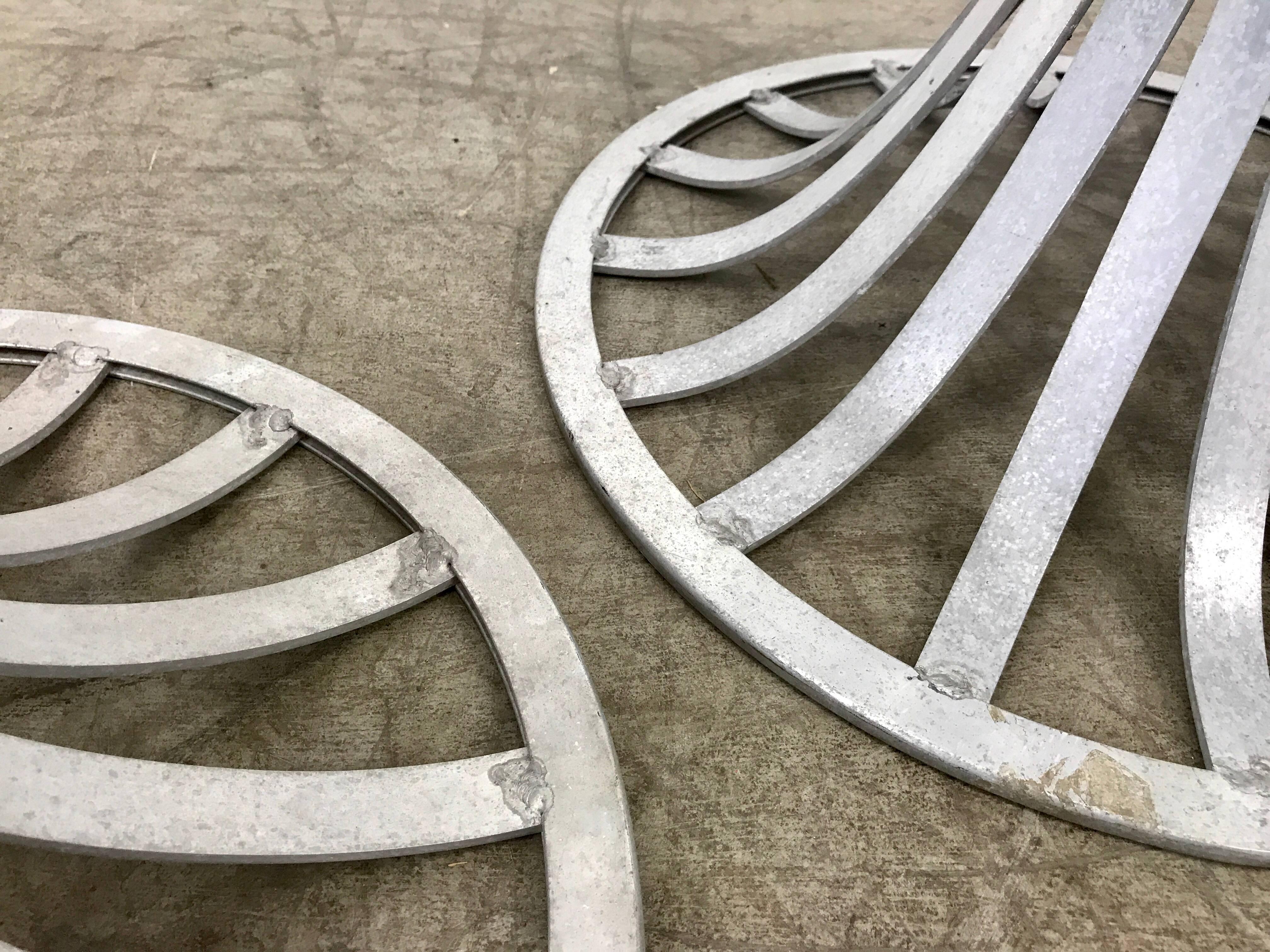 Aluminium Paire de bases ou piédestaux de table en aluminium de Woodard en vente