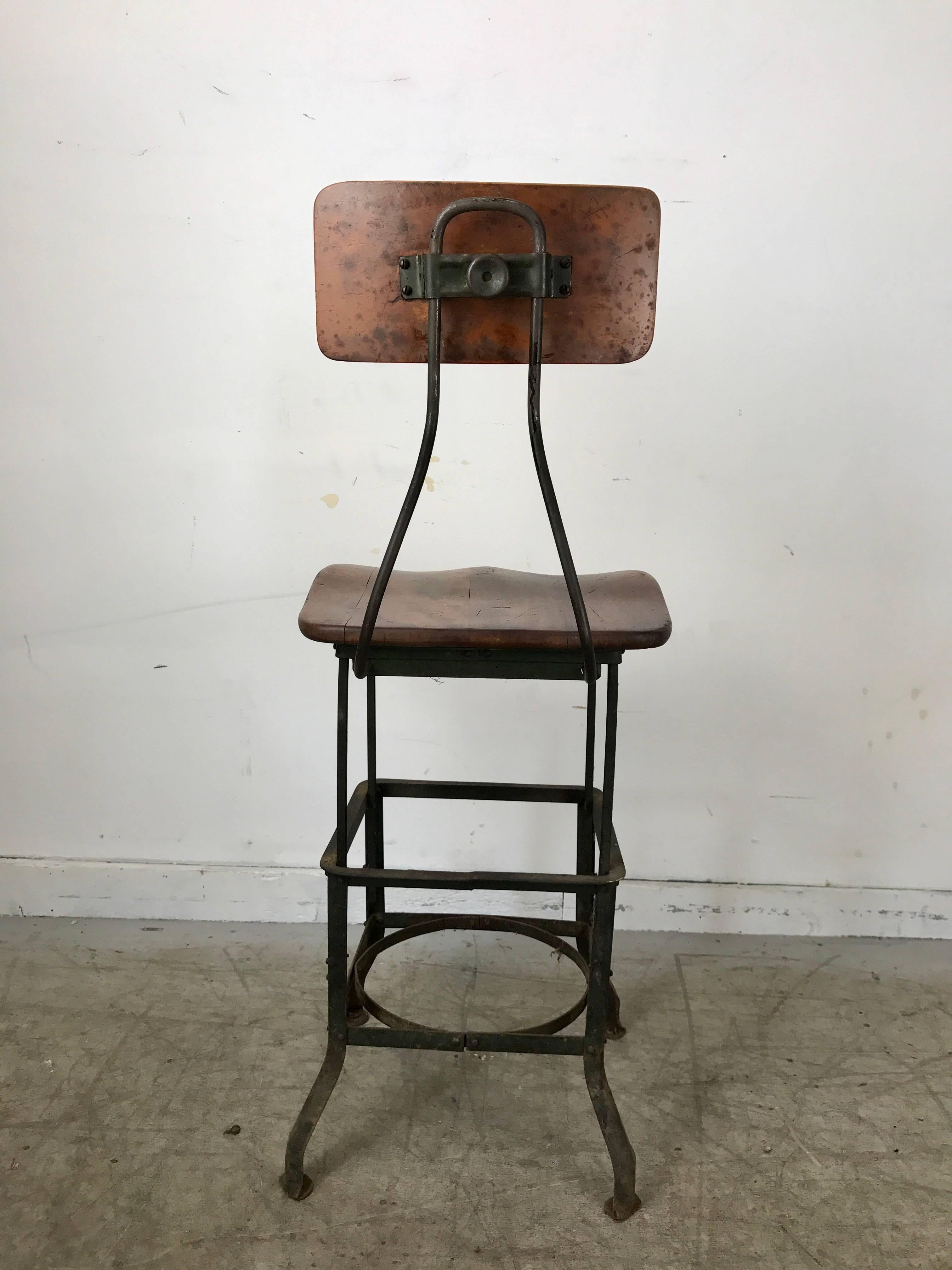 Tabouret industriel machialiste réglable, fabriqué par Toledo Abîmé - En vente à Buffalo, NY