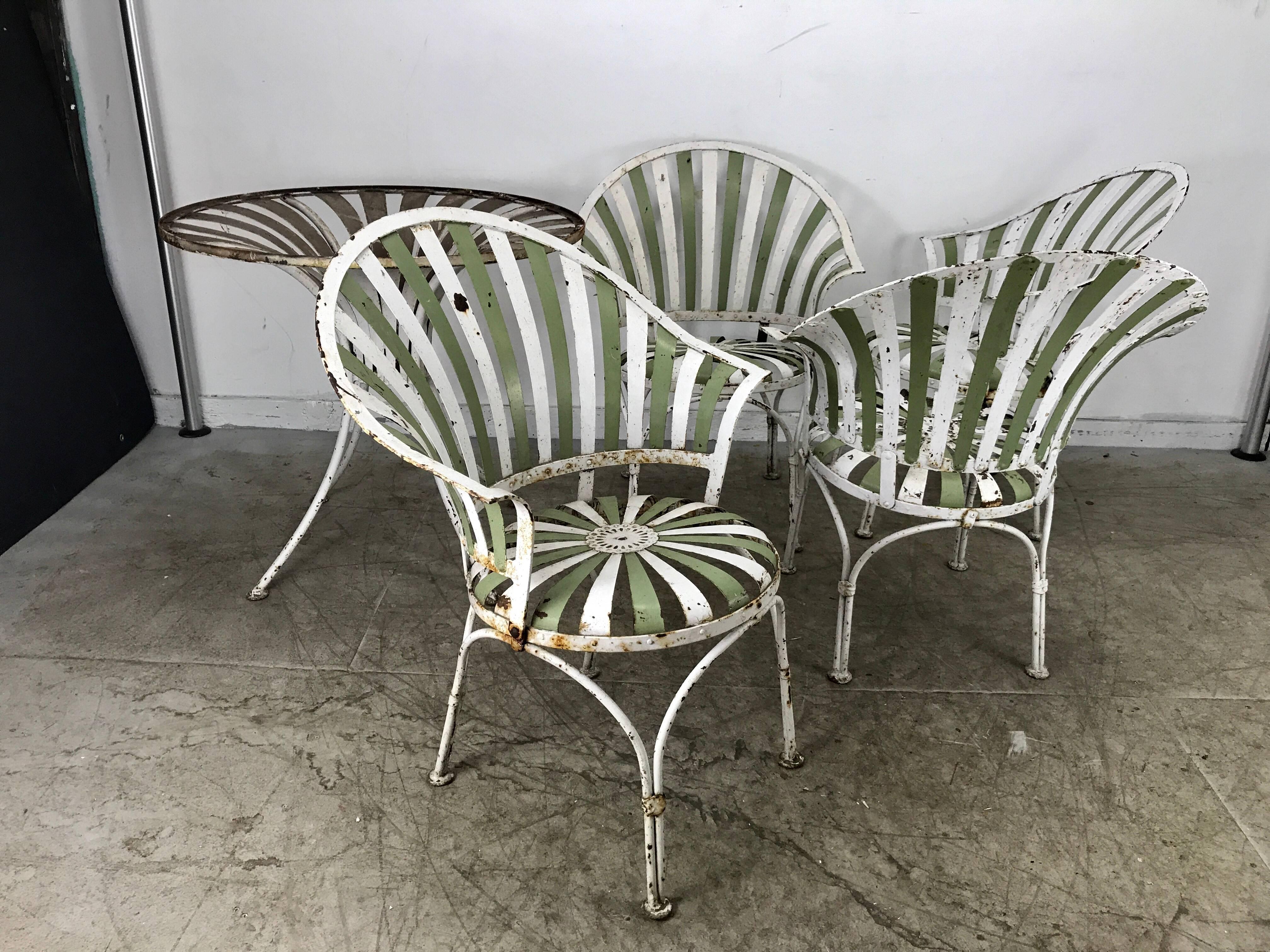 Painted 1930s Art Deco Metal Fan Back Garden Set, Table and Chairs by Francois Carre