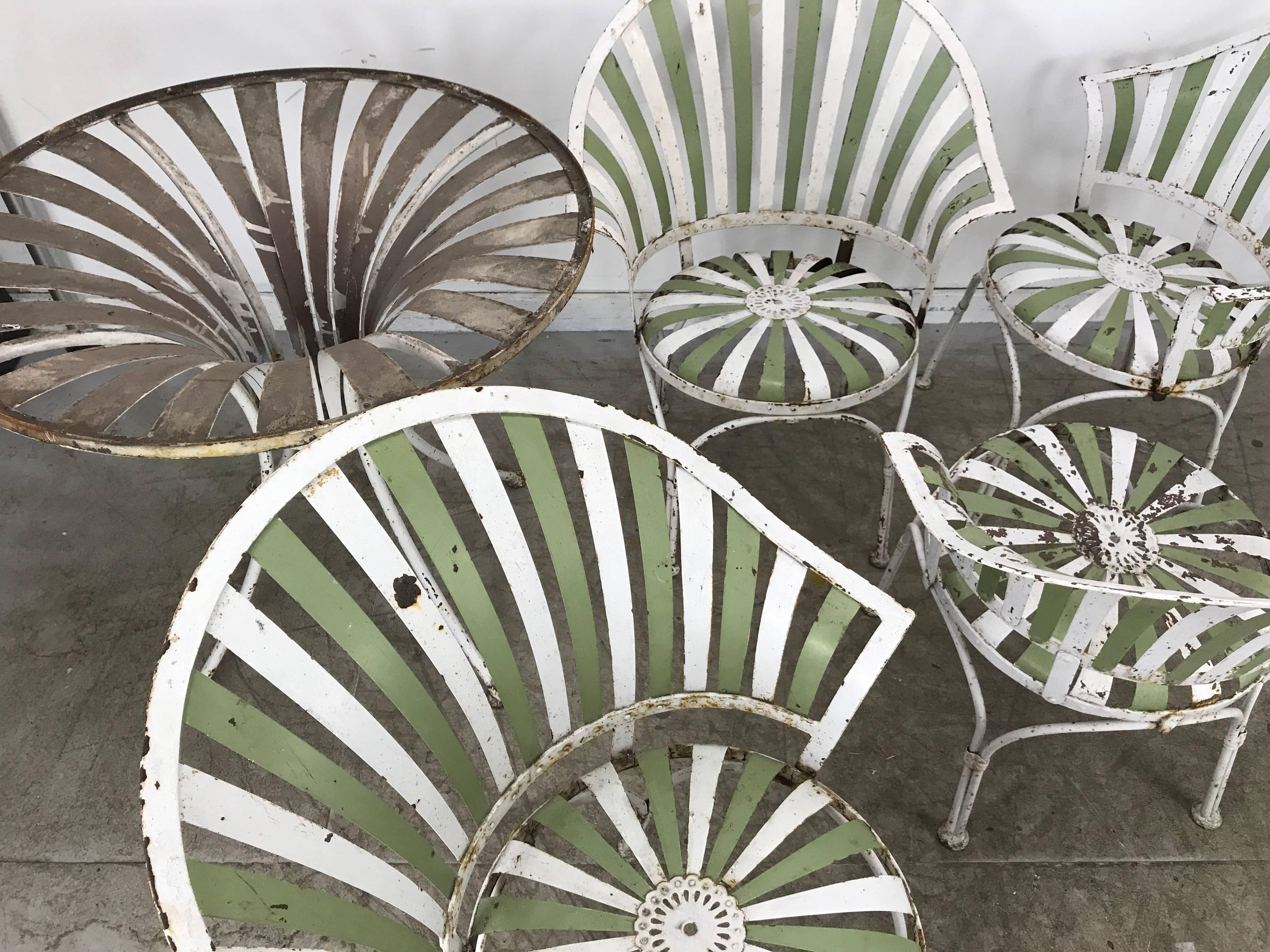 1930s Art Deco Metal Fan Back Garden Set, Table and Chairs by Francois Carre In Distressed Condition In Buffalo, NY