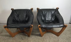 Paire de chaises longues Luna par Odd Knutsen:: Hjellegjerde:: Norvège