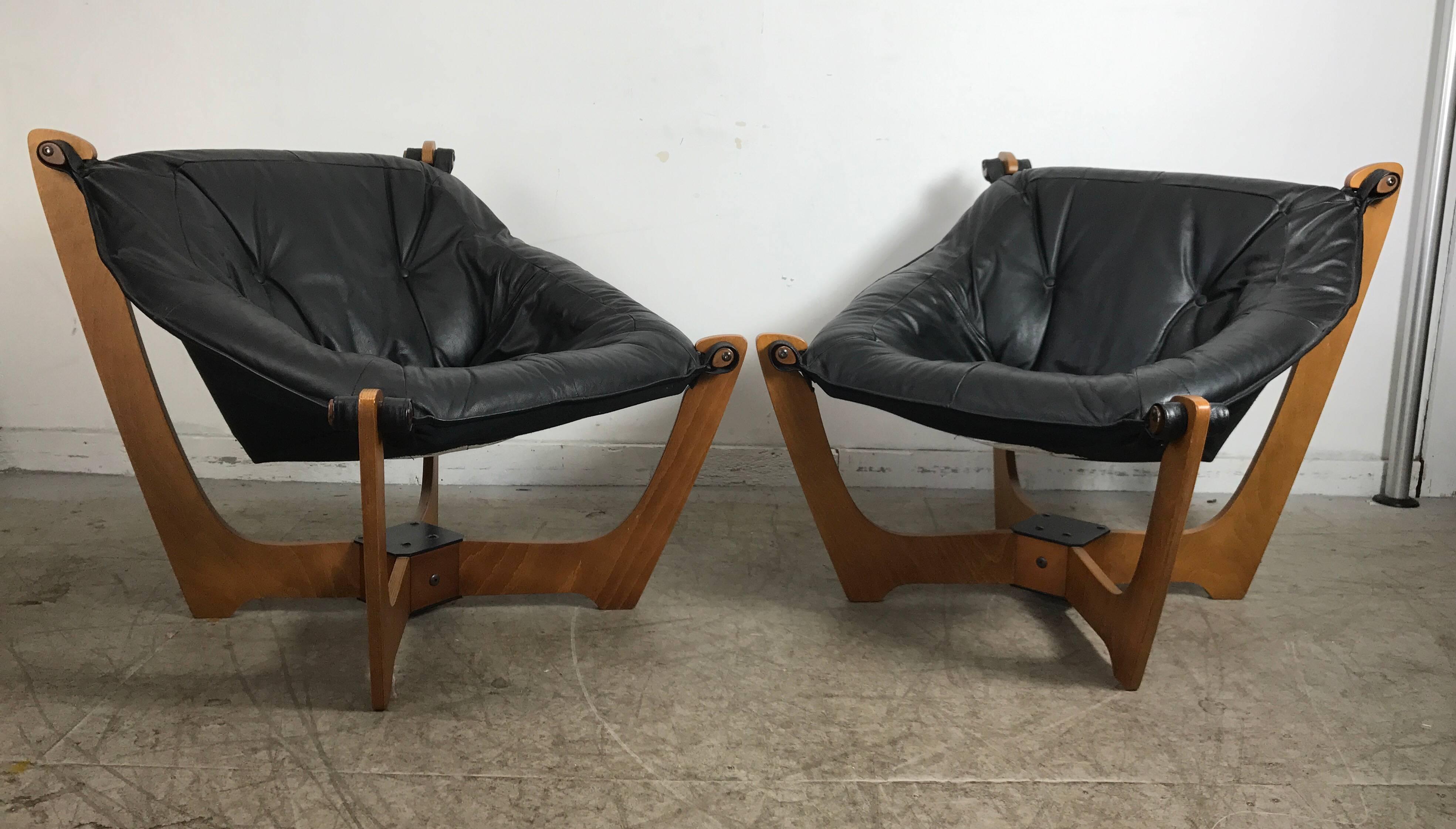 Paar Luna Lounge Stühle von Odd Knutsen:: Hjellegjerde:: Norwegen (Skandinavische Moderne)